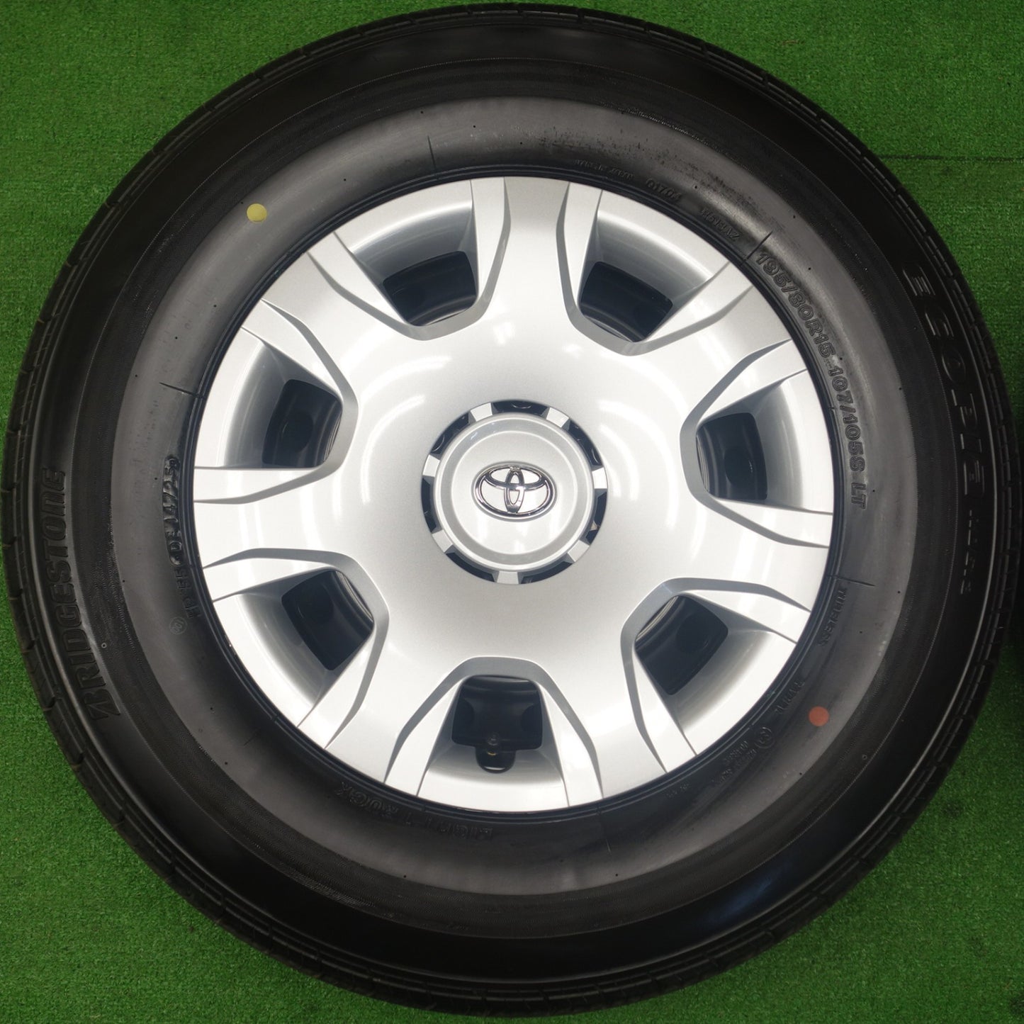 新車外し！25年★トヨタ 200系 ハイエース 純正 スチール 195/80R15 107/105S ブリヂストン エコピア RD613 15インチ PCD139.7/6H★6022505KTノ