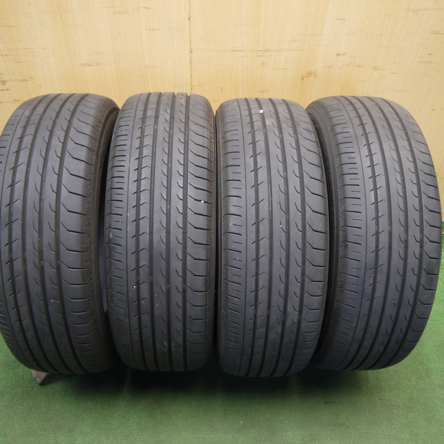 バリ溝！24年！9.5分★195/65R15 ヨコハマ BluEarth-RV RV03 ブルーアース 15インチ タイヤ プリウス ノア ヴォクシー ステップワゴン 等★6060208Hノ