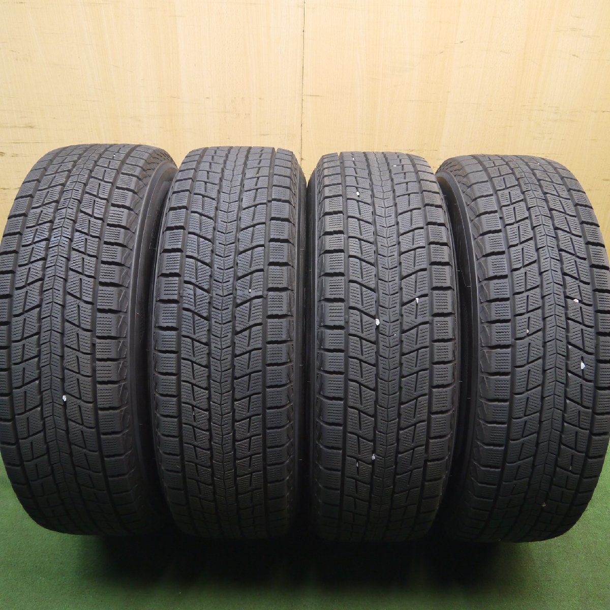バリ溝！21年！キレイ！9.5分★235/65R18 スタッドレス AGA ダンロップ ウインターマックス SJ8 18インチ PCD114.3★3080802Hス