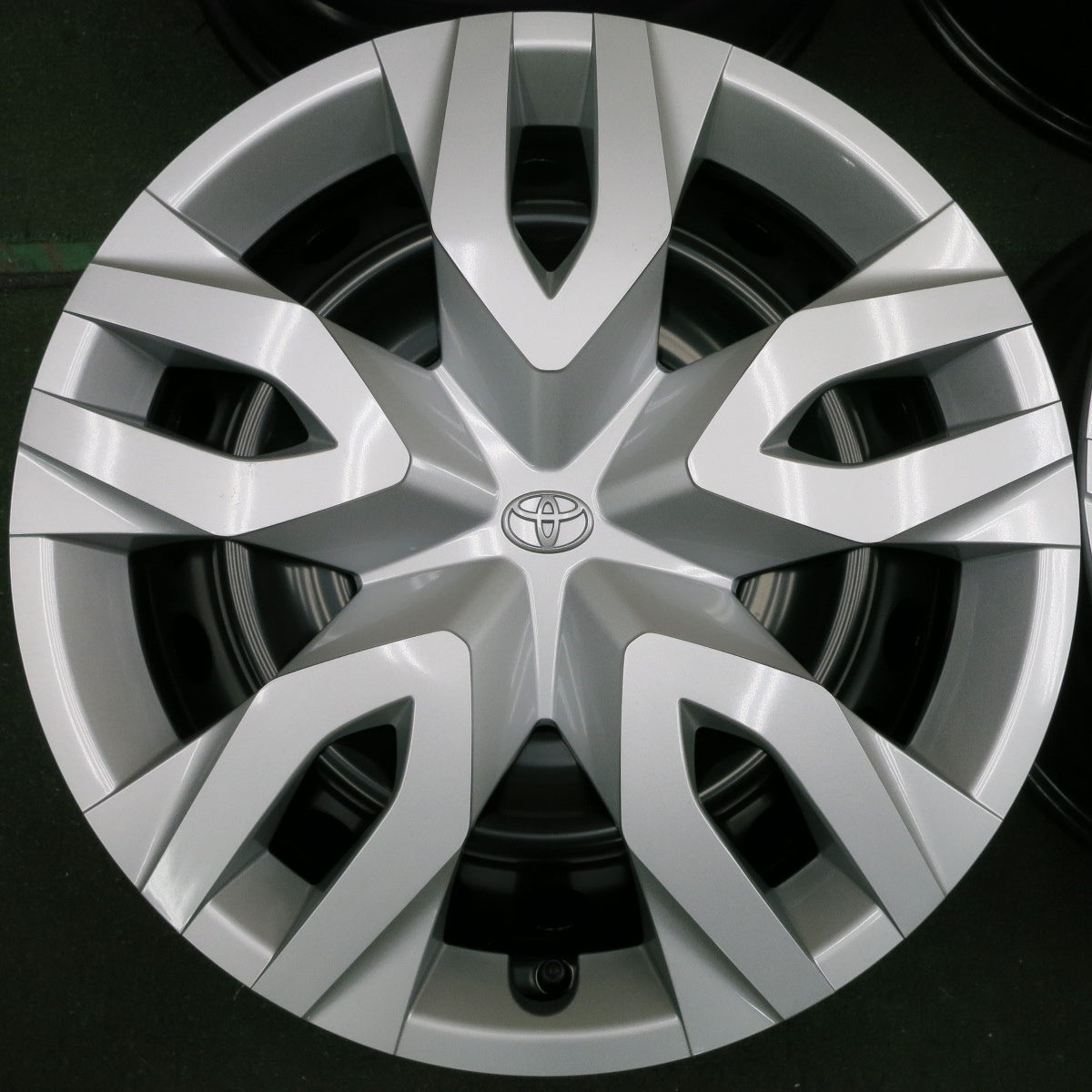*送料無料* 新車外し★トヨタ カローラ クロス 純正 スチール ホイール 17インチ 17×6.5J PCD114.3/5H★4060903HAホ