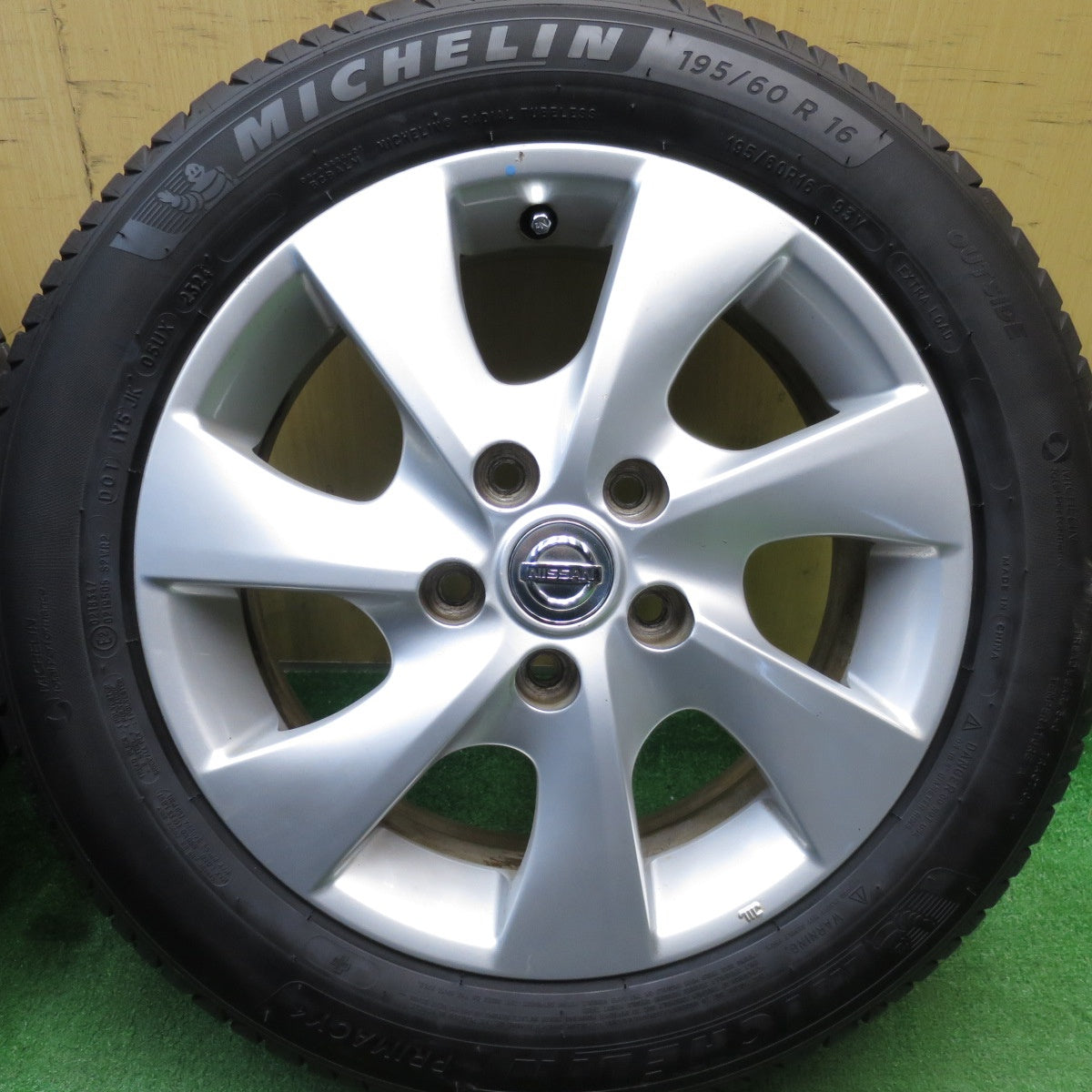 [送料無料] バリ溝！24年！9分★日産 C26 セレナ 純正 195/60R16 ミシュラン プライマシー4 16インチ PCD114.3/5H★5030705Hノ