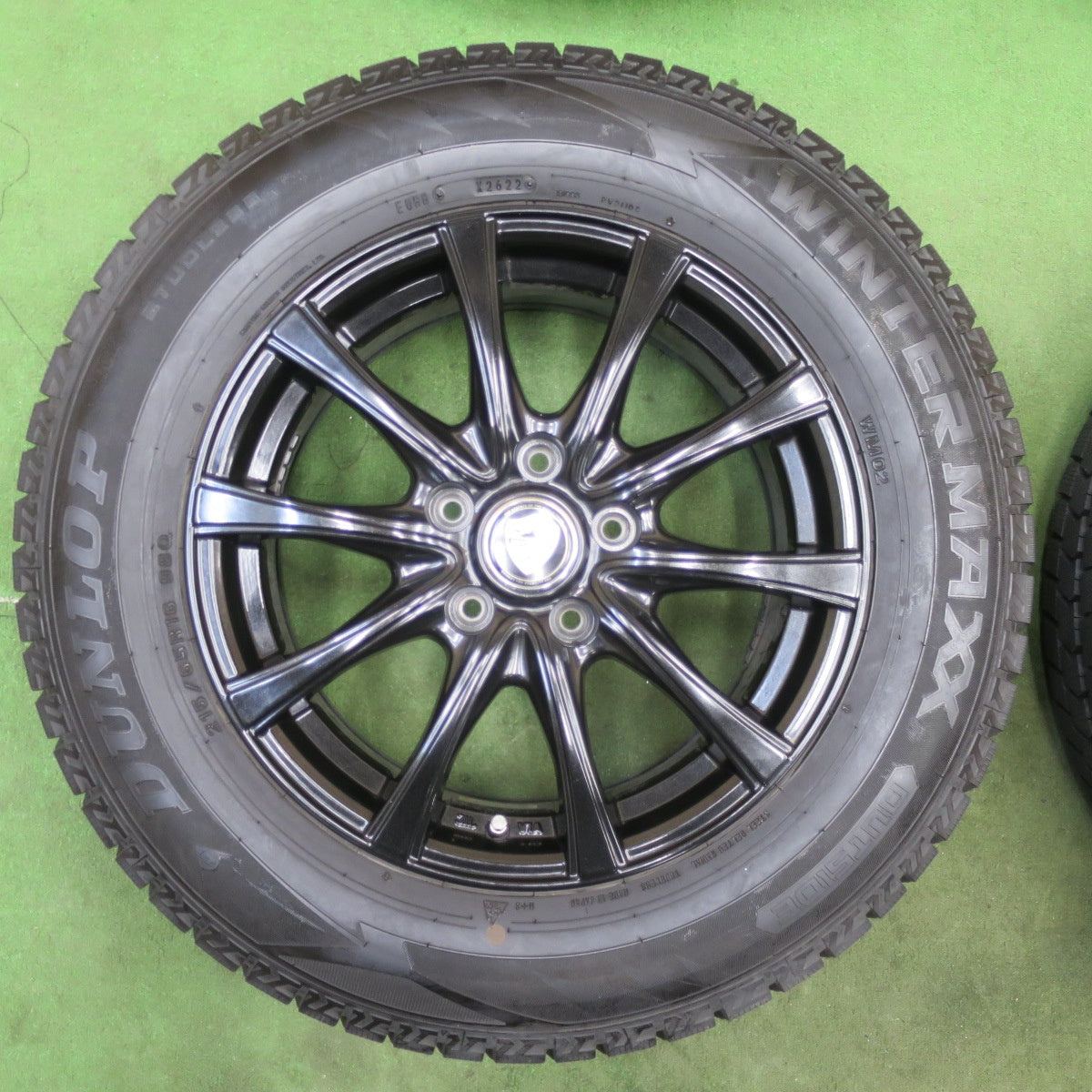 バリ溝！22年！キレイ！9.5分★スタッドレス 215/65R16 ダンロップ ウインターマックス WM02 ESTROSA エステローザ 16インチ PCD114.3/5H★6022003TTス