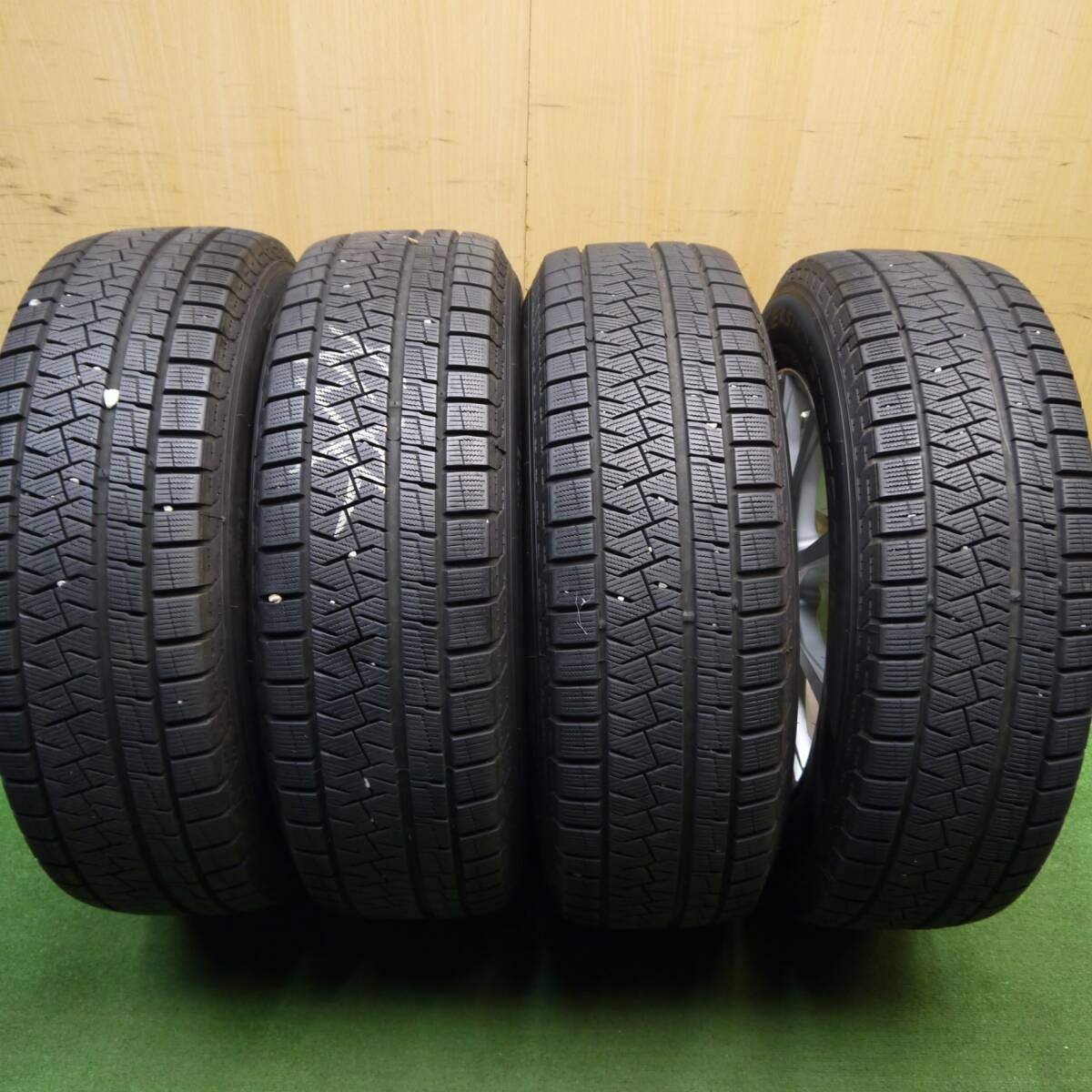 バリ溝！キレイ！8.5分★スタッドレス 225/65R17 ピレリ アイスアシンメトリコ プラス STRANGER ストレンジャー 17インチ PCD114.3/5H★5031208Hス