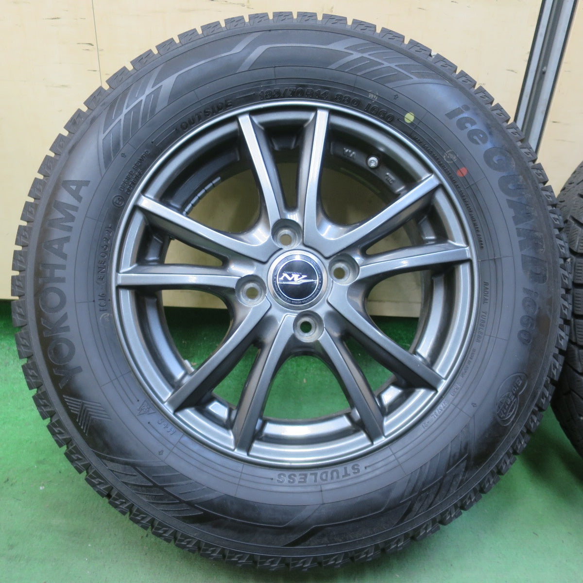 バリ溝！22年！9.5分以上★スタッドレス 185/70R14 ヨコハマ アイスガード iG60 NIRVANA NV ニルバーナ ニルヴァーナ 14インチ PCD100/4H★6022815イス