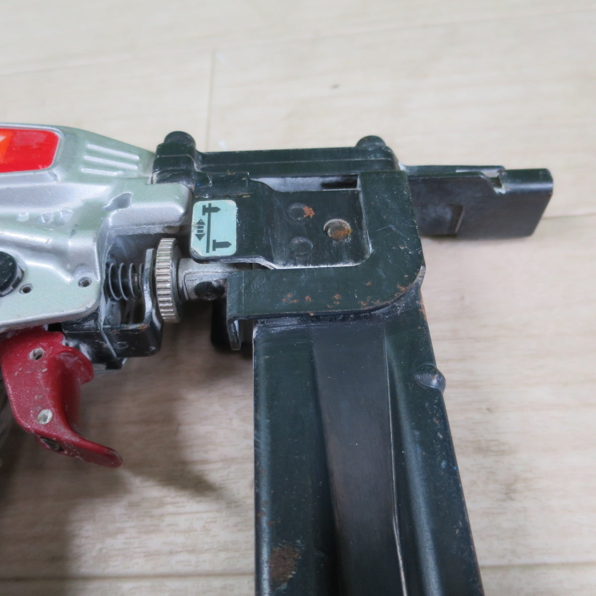 [送料無料] ジャンク☆MAX マックス エアネイラ TA-232G2 4MA 常圧 ステープル用 エアタッカ 内装☆
