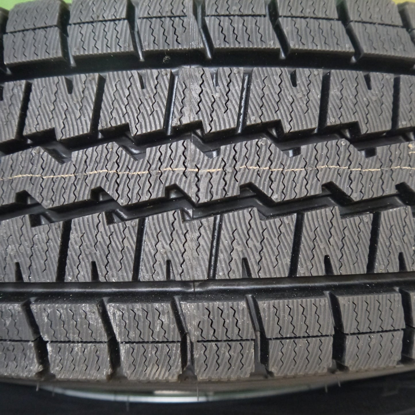 未使用！23年★ハイエース等 スタッドレス 195/80R15 107/105L ダンロップ ウインターマックス SV01 URBAN SPORTS アーバンスポーツ PCD139.7/6H★5041505Hス