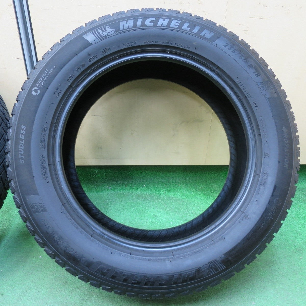バリ溝！21年！9分★スタッドレス 235/60R18 ミシュラン X-ICE SNOW SUV タイヤ 18インチ ボルボ アウディ ベンツ レクサス 等★5011001イスタ