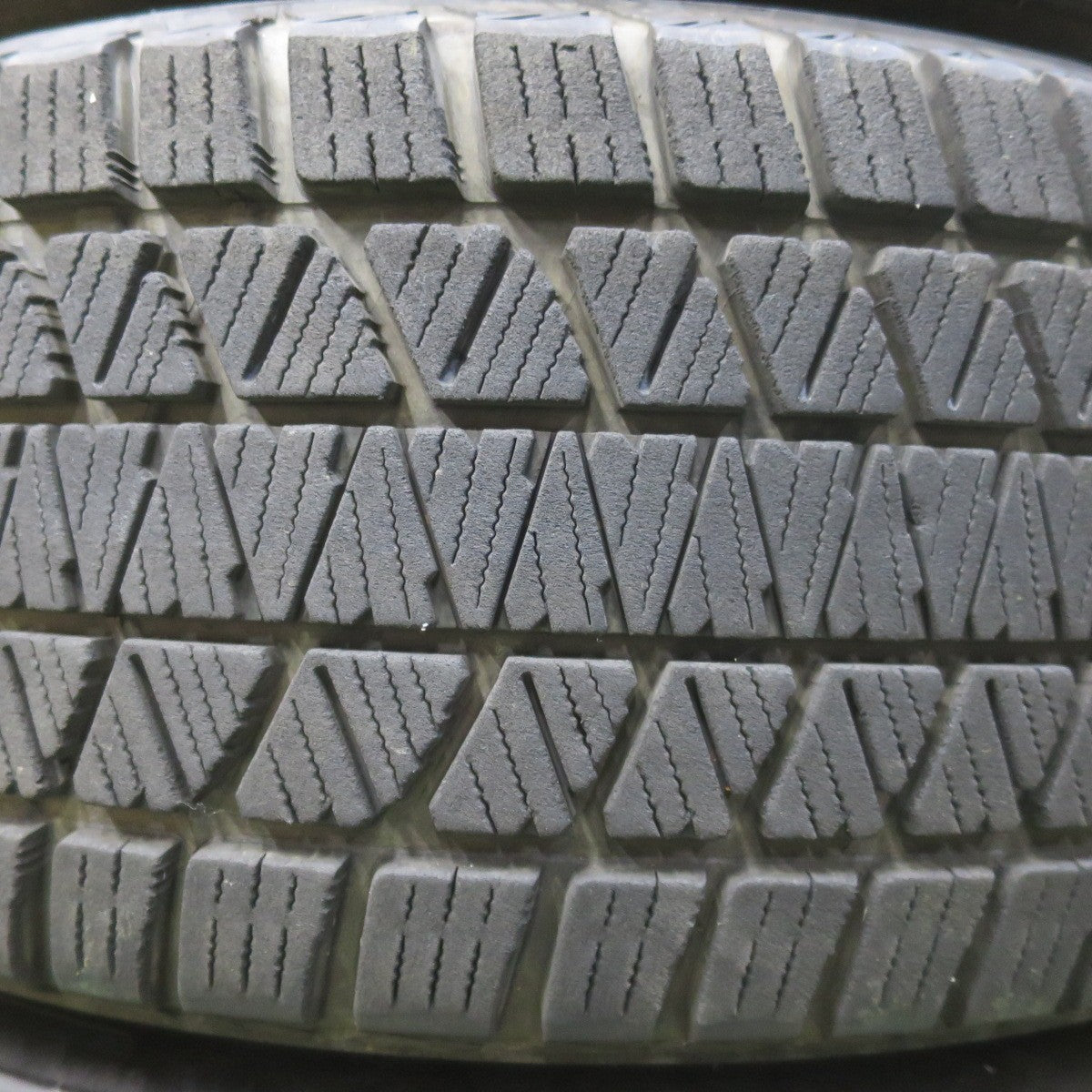 4本価格！23年◎XV フォレスター 等 225/60R17 スタッドレス ブリヂストン ブリザック DM-V3 ECO FORME エコフォルム 17インチ PCD100/5H◎6101603イス