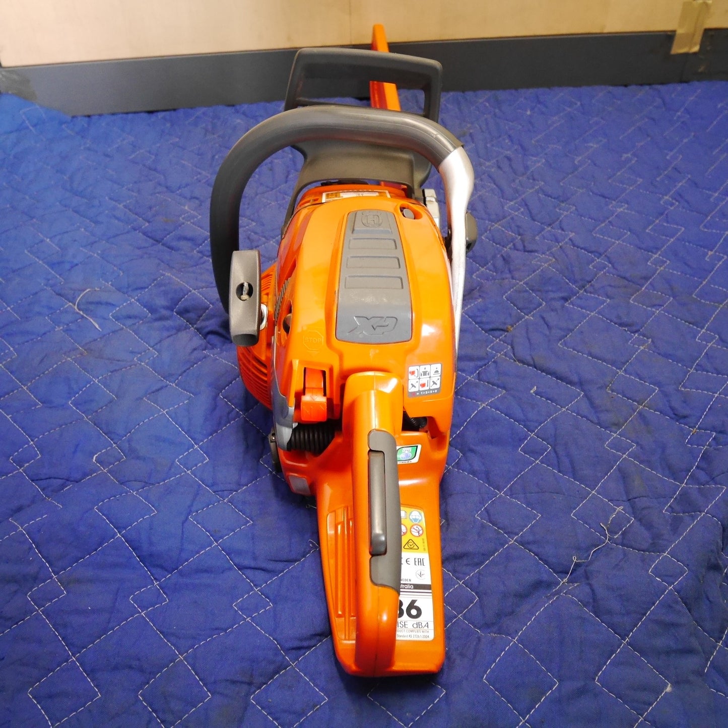 [送料無料] キレイ☆Husqvarna ハスクバーナ エンジン チェーンソー 560XP チェンソー 切断機 ガイドバー 約57cm①☆