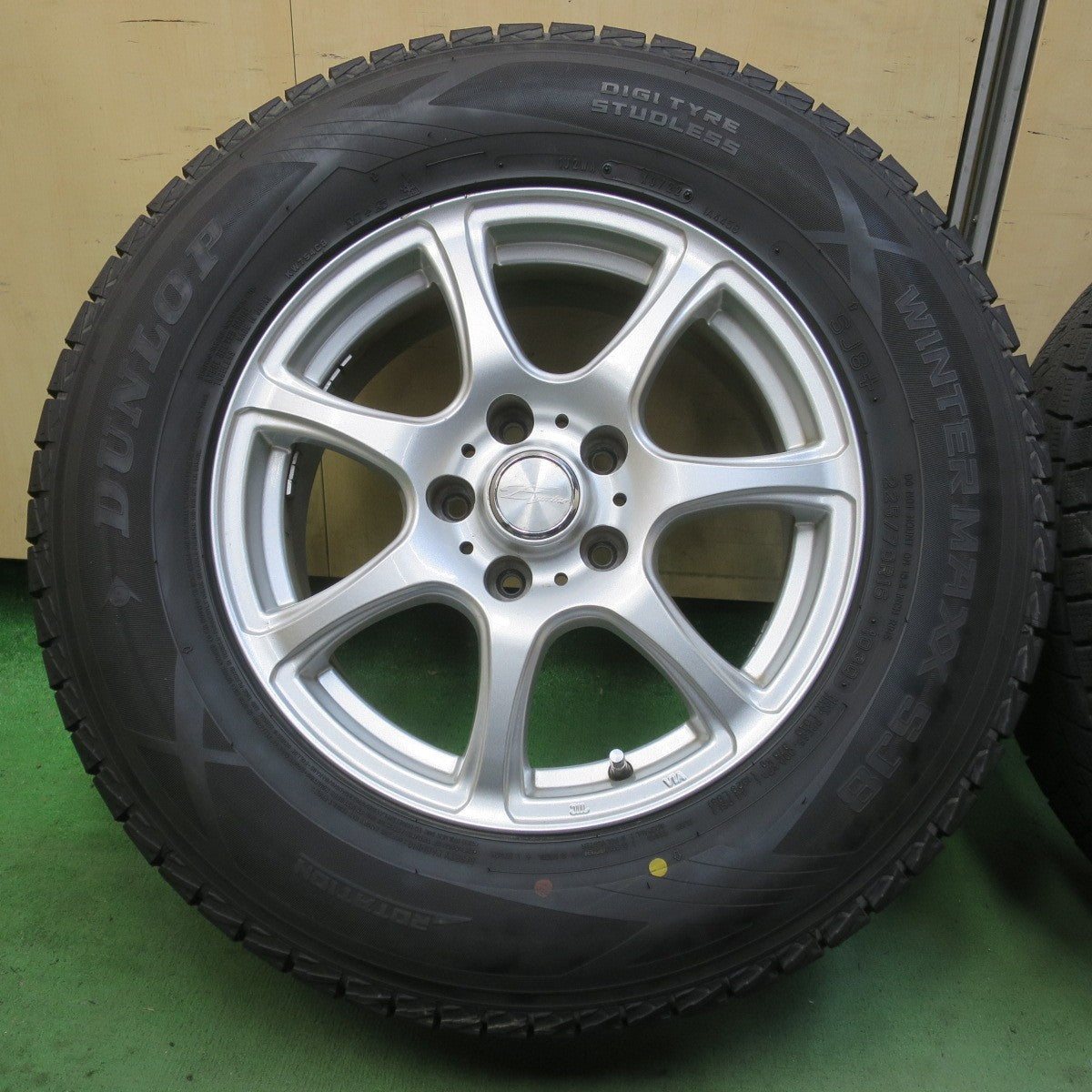 バリ溝！22年！9.5分★スタッドレス 225/70R16 ダンロップ ウインターマックス SJ8 SJ8+ E sprine 社外 アルミ 16インチ PCD114.3/5H★6041604イス