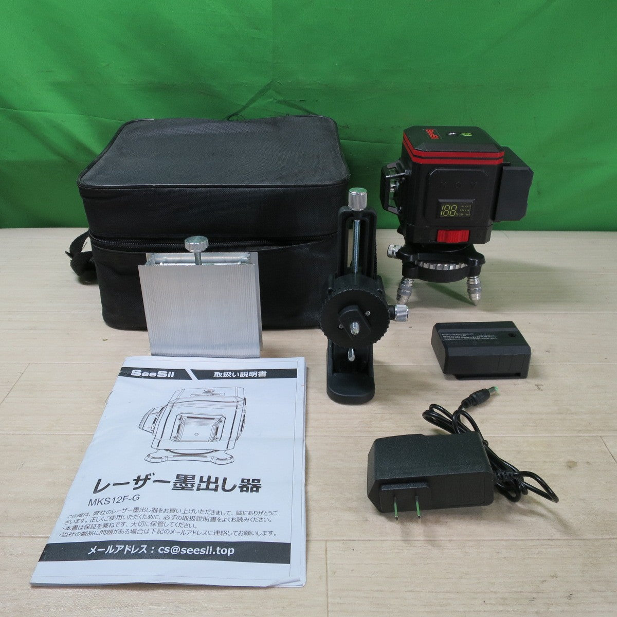 [送料無料] キレイ！バッテリー2個付き☆Seesii レーザー墨出し器 MKS12F-G 電動 工具 墨出器 水平 器 垂直 建築 シーシー☆