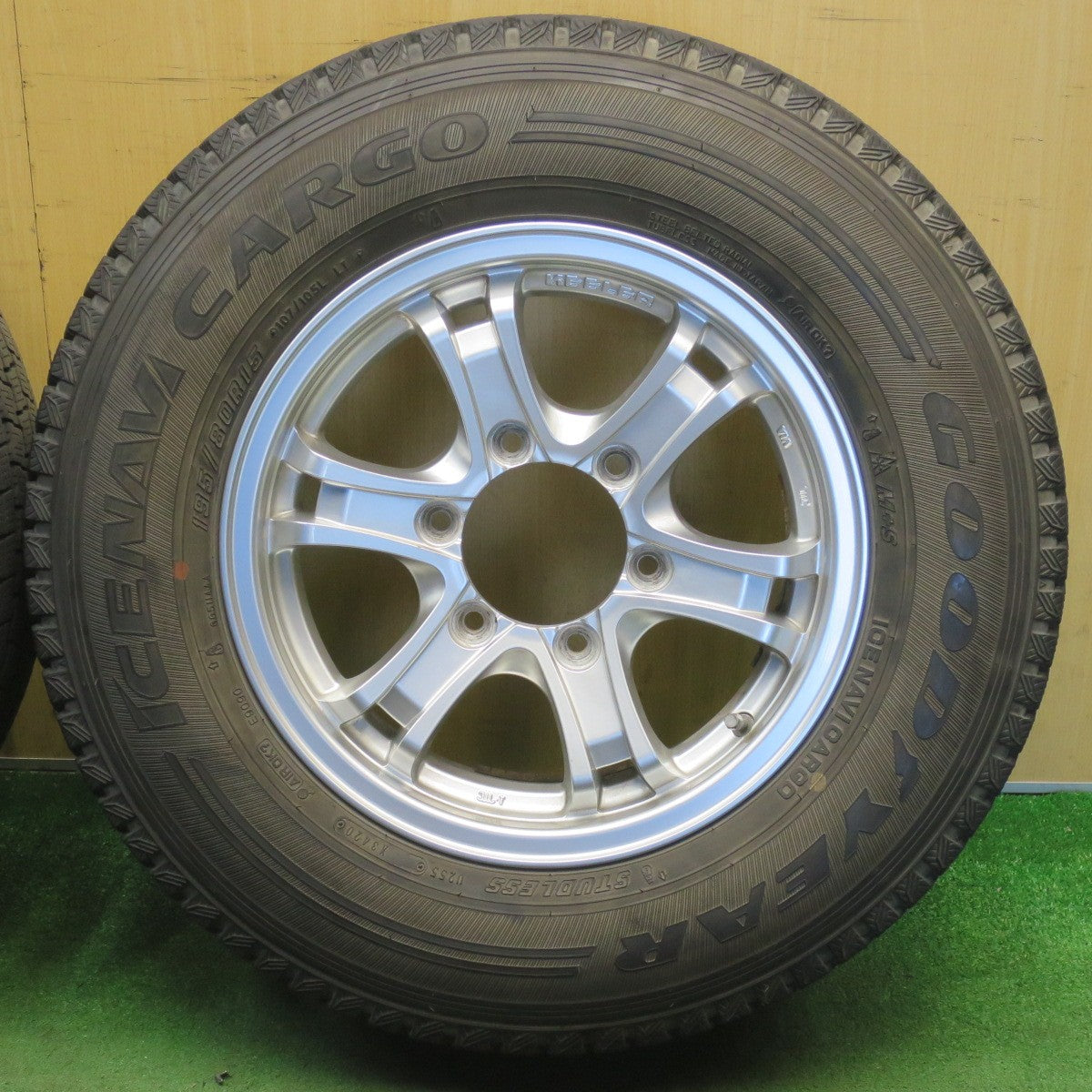 バリ溝！キレイ！9.5分★KEELER FORCE 195/80R15 107/105L スタッドレス グッドイヤー アイスナビ CARGO キーラー フォース 15インチ PCD139.7/6H★6051902NJス