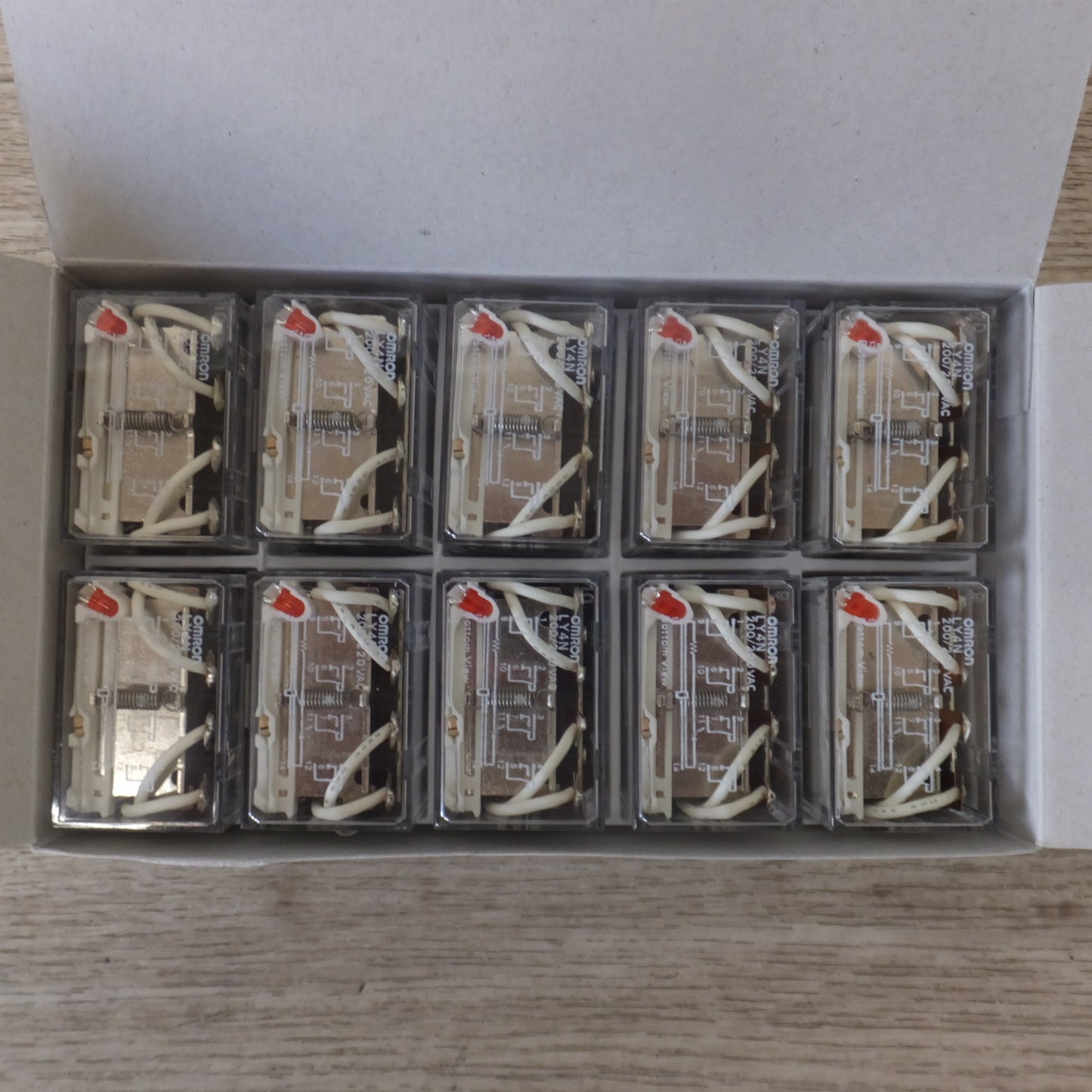●複数在庫有●[送料無料] 未使用★オムロン OMRON バイパワーリレー LY4N 200/220VAC 10個入 1箱★