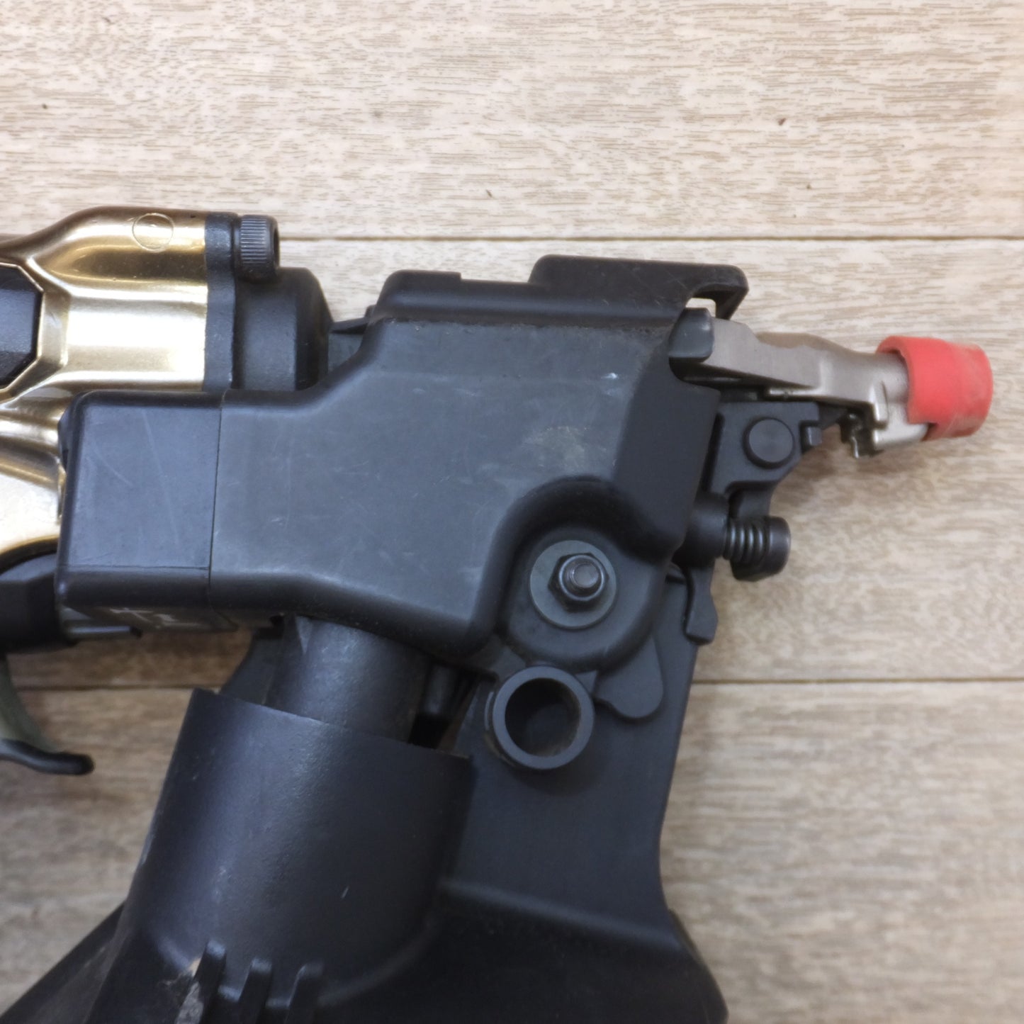 [送料無料] ★ハイコーキ HiKOKI 65mm 高圧ロール釘打機 NV65HR2　使用空気圧力 1.18～2.26MPa★