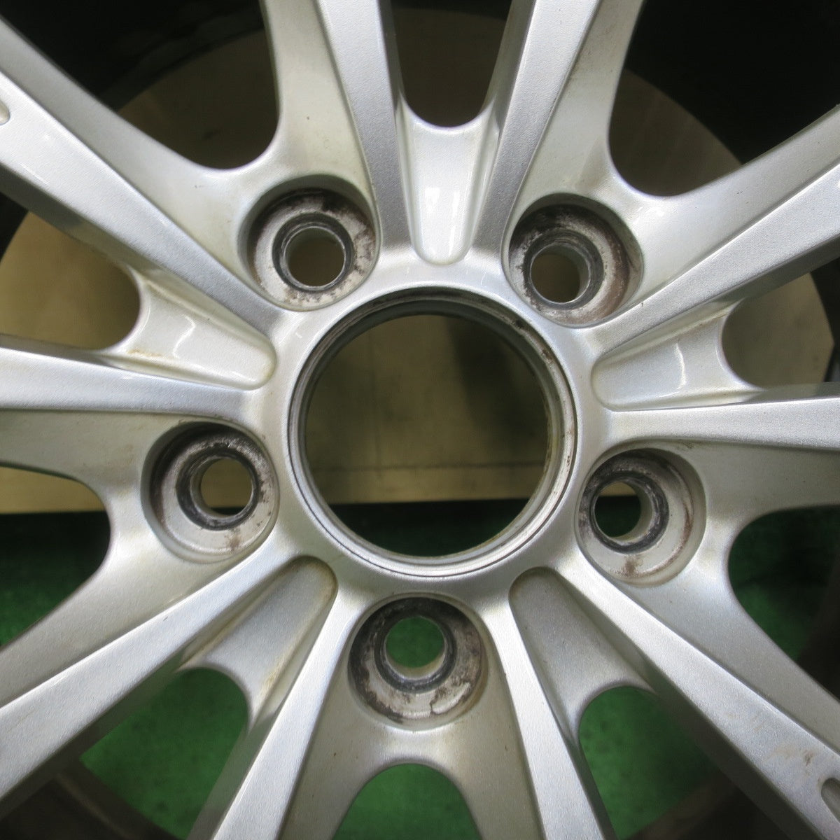 バリ溝！22年！9分★ボルボ 等 阿部商会 205/55R16 スタッドレス ブリヂストン ブリザック VRX3 16インチ PCD108/5H★6020406イス
