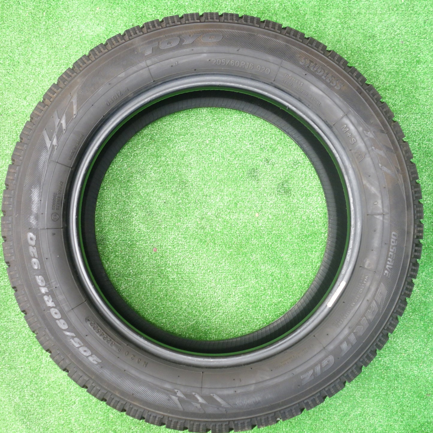 バリ溝！22年！9.5分★スタッドレス 205/60R16 トーヨー オブザーブ ガリット GIZ タイヤ 16インチ ノア ヴォクシー エスクァイア 等★5122003KTスタ