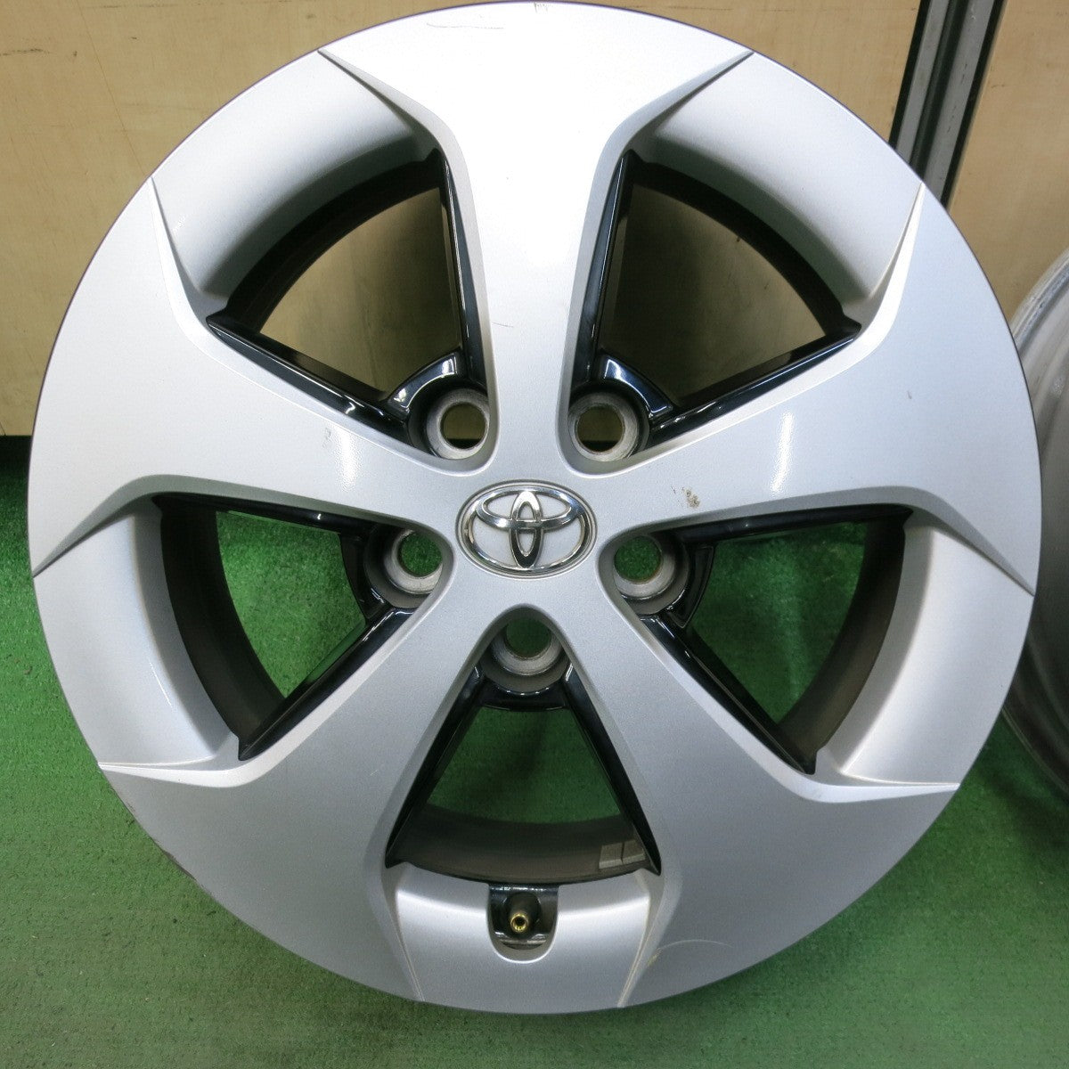 4本価格★トヨタ 30系 プリウス 純正 ホイール 15インチ 15×6J PCD100/5H★5051616SYホ