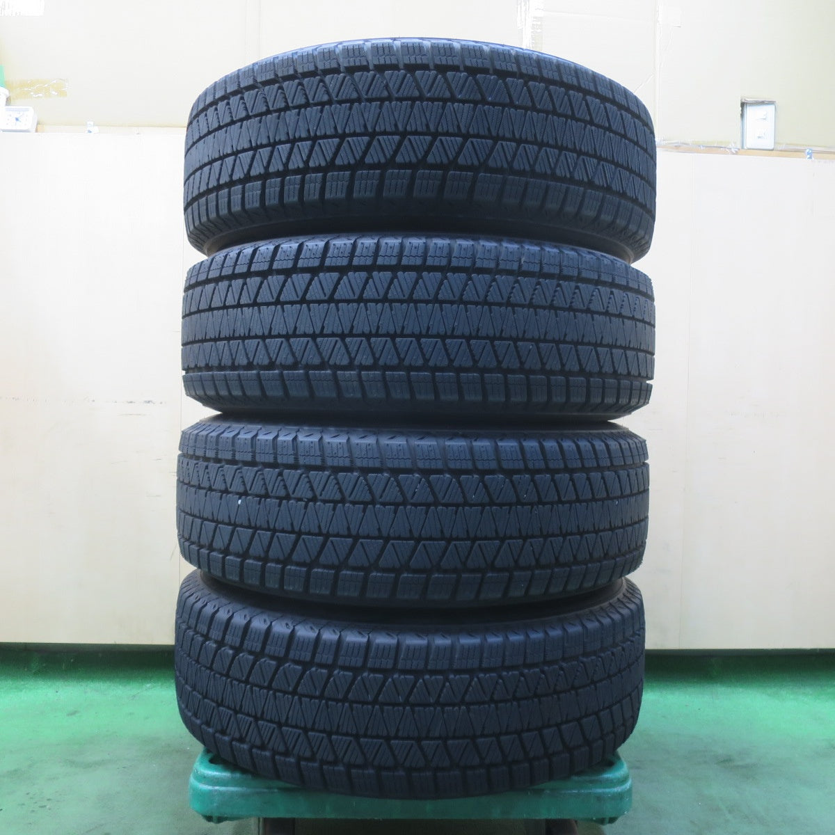 バリ溝！24年！キレイ！ほぼ10分★スタッドレス 225/65R17 ブリヂストン ブリザック DM-V3 SIBILLA NEXT W45 シビラ 17インチ PCD114.3/5H★6011205イス