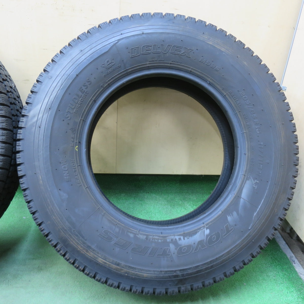 バリ溝！24年！9分！6本★トラック タイヤ 205/85R16 117/115N スタッドレス トーヨー デルベックス M935 DELVEX 16インチ★6032401イスタ