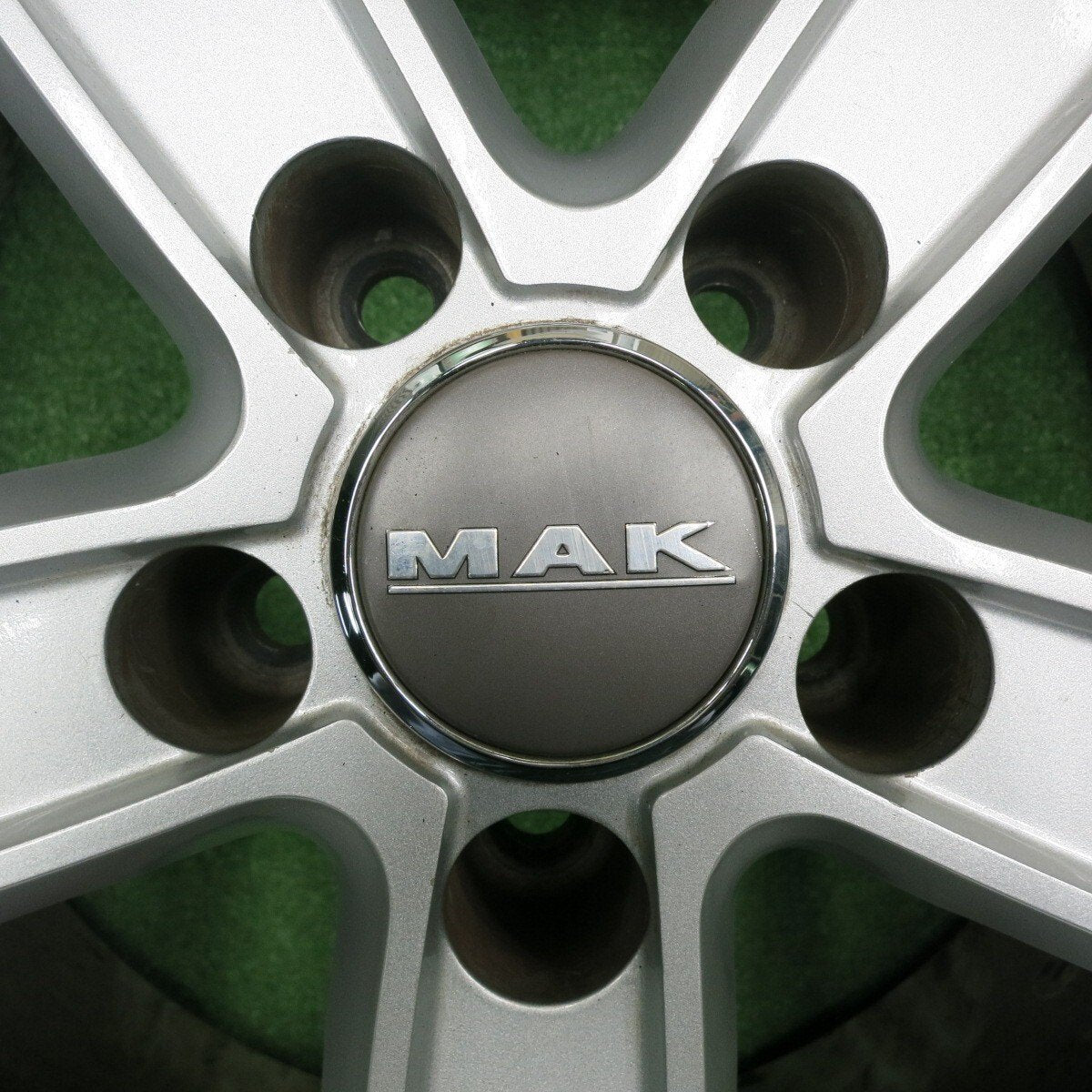 バリ溝！キレイ！8.5分★アウディ等 MAK STADT 235/65R17 スタッドレス コンチネンタル コンチバイキング コンタクト6 シュタッド PCD112/5H★4111403NJス
