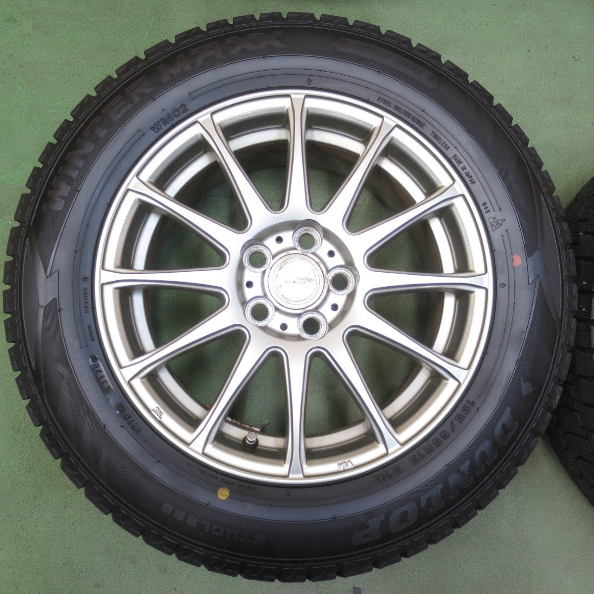 バリ溝！9.5分◎プリウス 等 195/65R15 スタッドレス ダンロップ ウインターマックス WM02 ravrion LUMIERE ラブリオン 15インチ PCD100/5H◎6062410イス