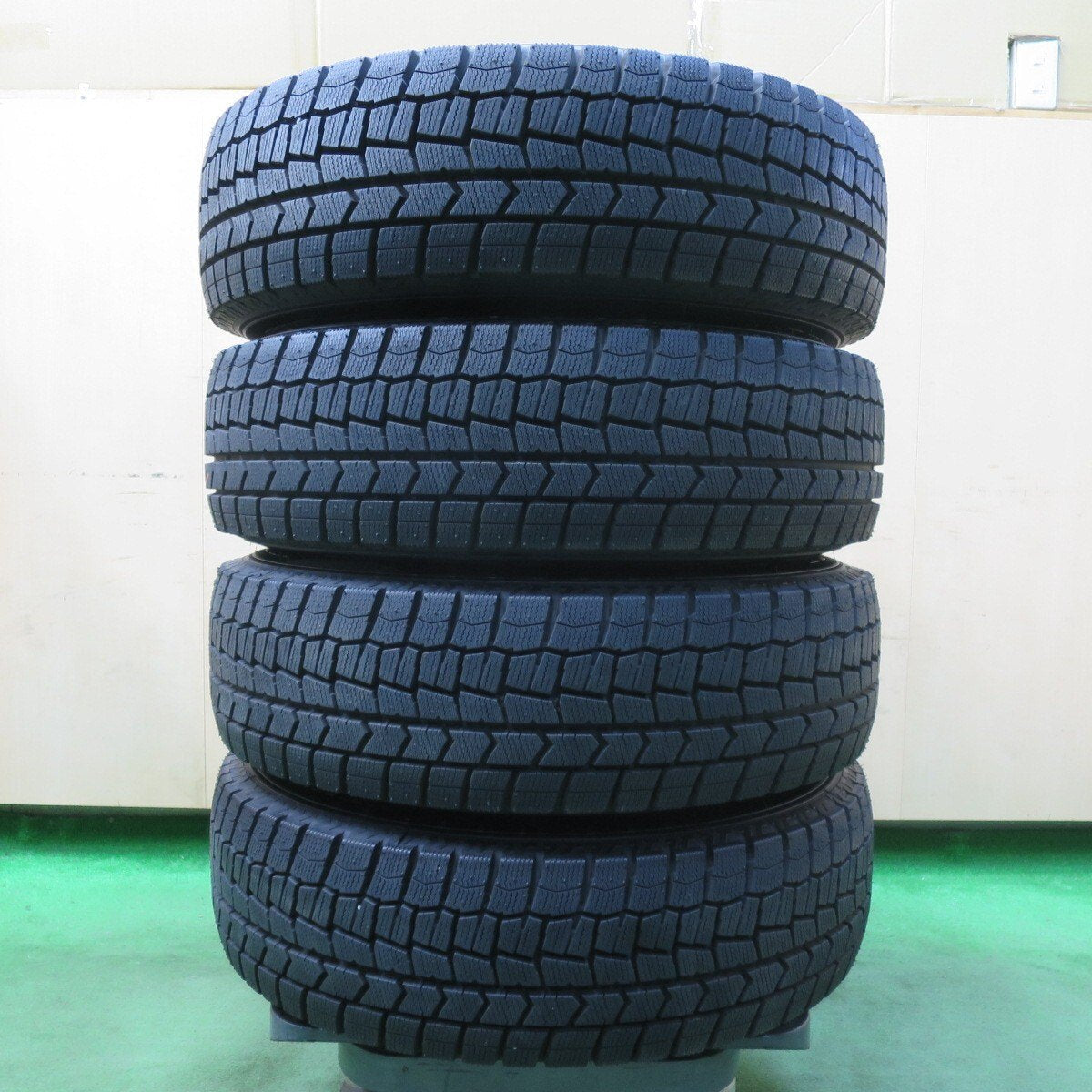 タイヤほぼ未使用！21年！キレイ★スタッドレス 195/70R15 ダンロップ ウインターマックス WM02 Fang ファング 15インチ PCD100/4H★5013109イス