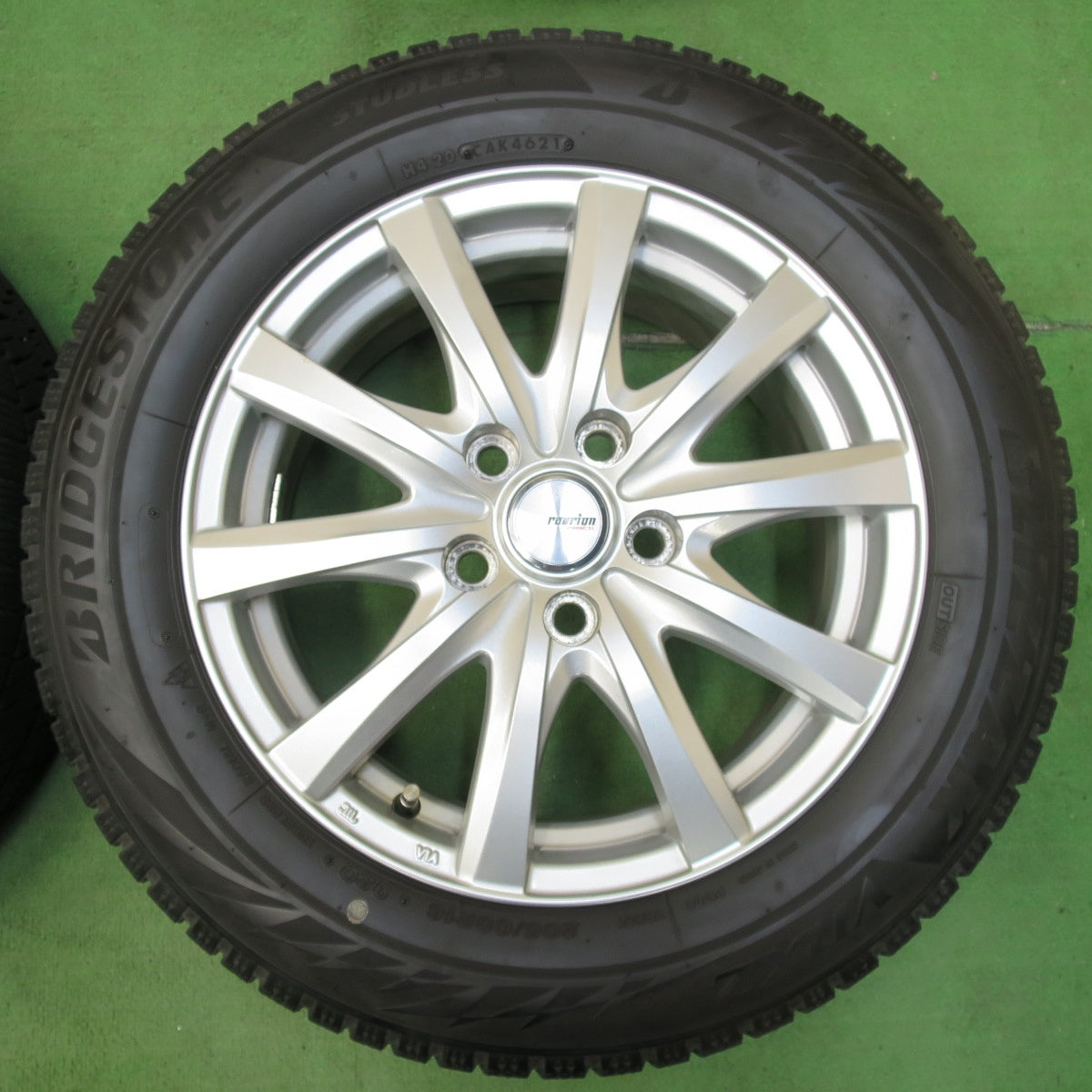 [送料無料] バリ溝！21年！キレイ！8.5分★スタッドレス 205/60R16 ブリヂストン ブリザック VRX2 ravrion RS01 ラブリオン 16インチ PCD114.3/5H★5010302イス