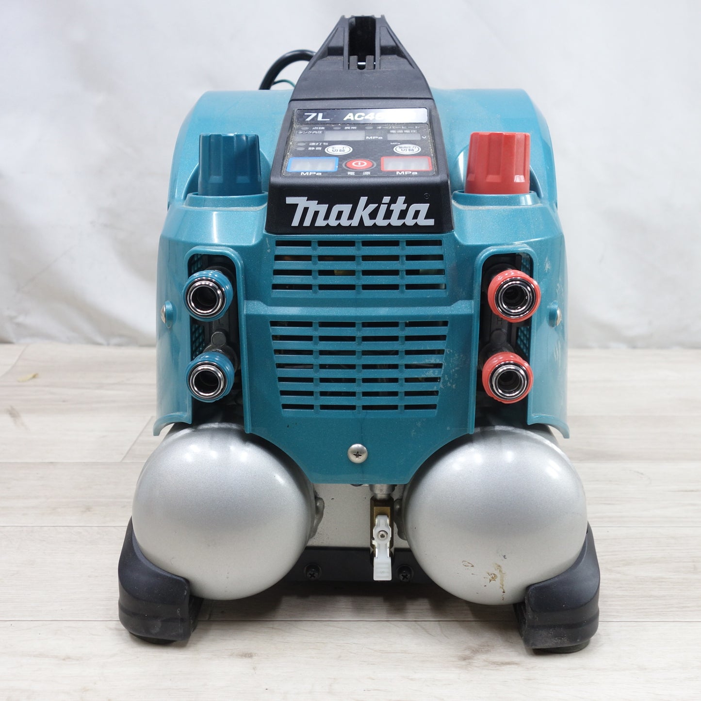 [送料無料] ◆マキタ エア コンプレッサー AC462XS 高圧 常圧 タンク 7L エアー ツール 工具 100V 50-60Hz makita◆