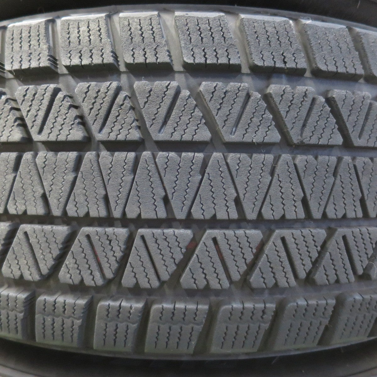 バリ溝！22年！9.5分★スタッドレス 265/65R17 ブリヂストン ブリザック DM-V3 LEHRMEISTER PREMIX SHANKS レアマイスター プレミックス シャンクス 17インチ PCD139.7/6H★5110805イス