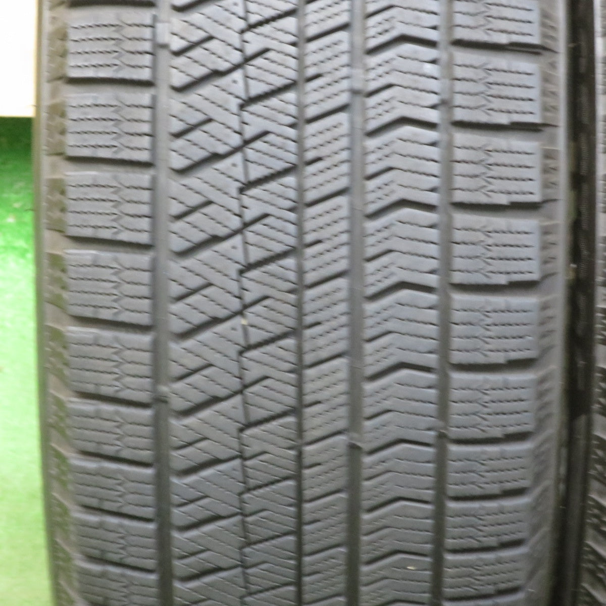 バリ溝！22年！9.5分★アウディ 等 MAK LOWE FF SERIES 225/50R17 スタッドレス ブリヂストン ブリザック VRX2 レーヴェ 17インチ PCD112/5H★5112813TTス