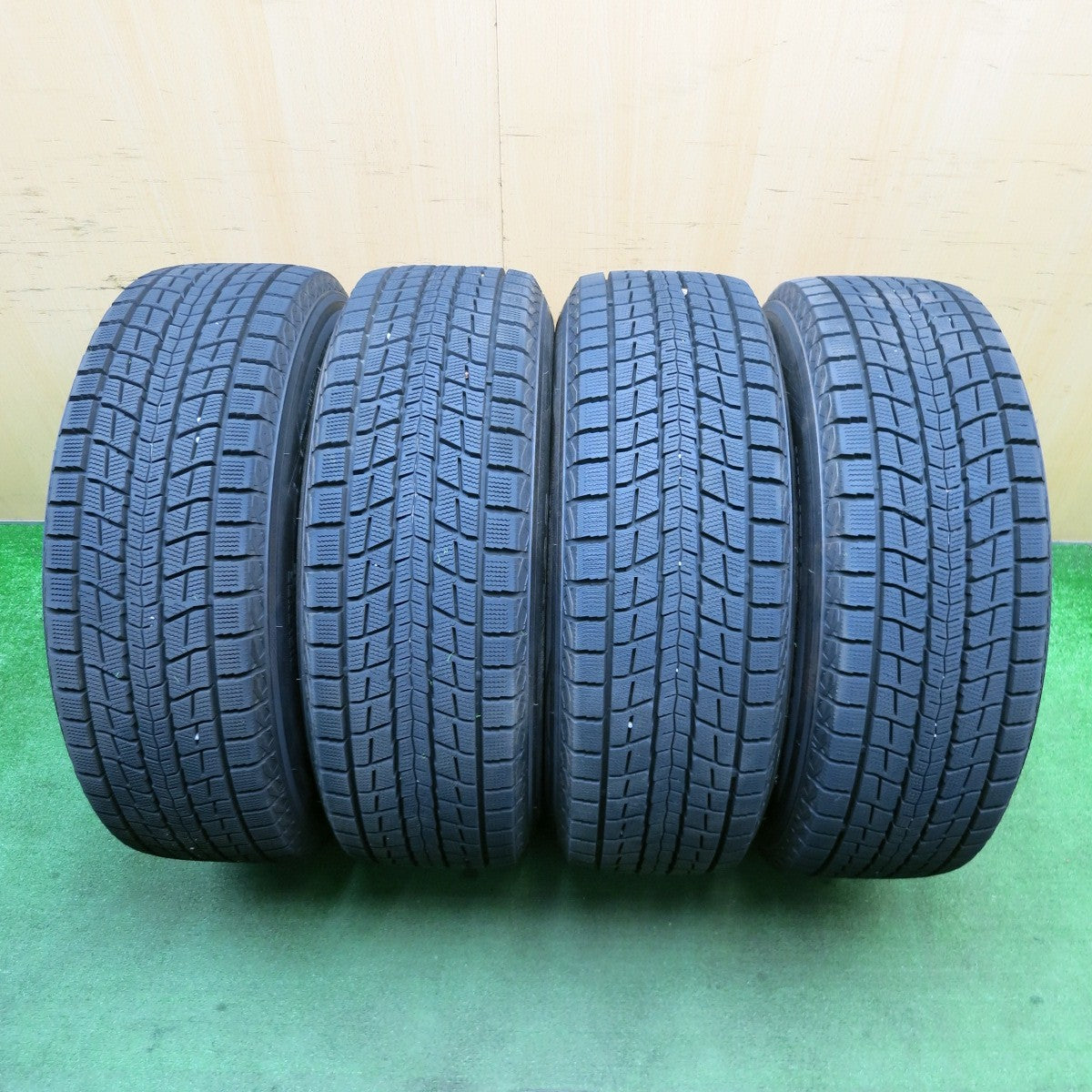 バリ溝！22年！キレイ！9.5分以上★アウディ 等 EURO AFG 235/65R17 スタッドレス ダンロップ ウインターマックス SJ8 SJ8+ 17インチ PCD112/5H★5051204NJス