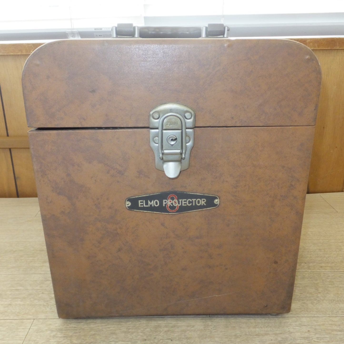 [送料無料] 現状品★エルモ ELMO 8mm 映写機 プロジェクター E-80　AC90～110V 50/60Hz　昭和レトロ アンティーク★