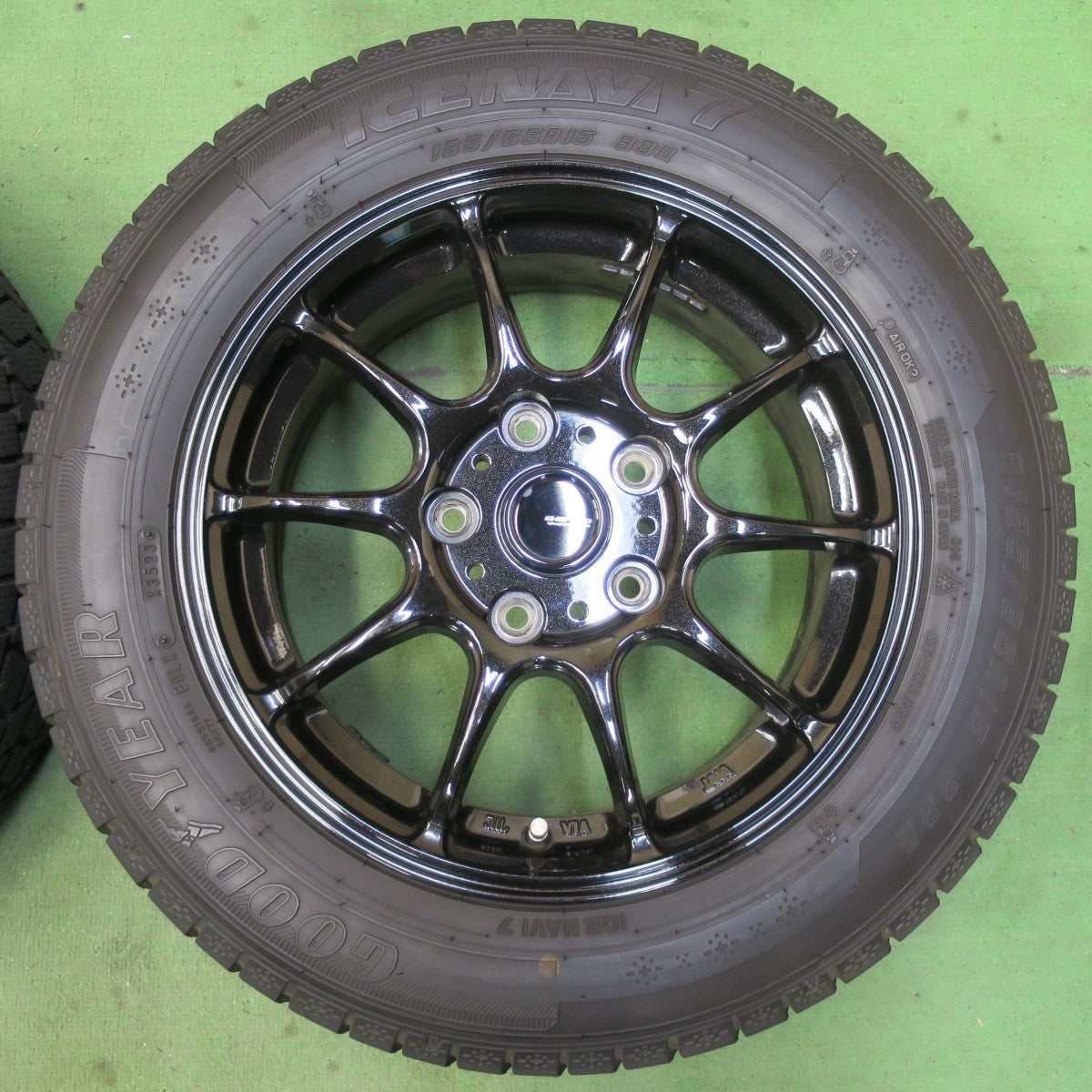 バリ溝！23年！キレイ！9.5分以上★スタッドレス 185/65R15 グッドイヤー アイスナビ7 G-SPEED Gスピード 15インチ PCD114.3/5H★5062908イス
