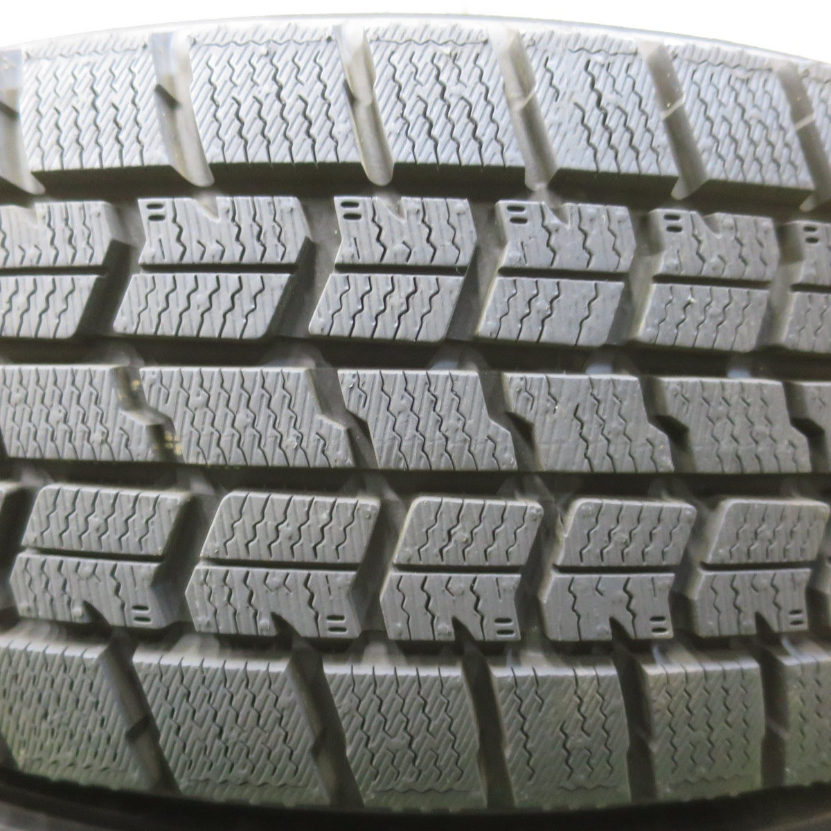 ほぼ未使用！23年★プリウス 等 185/65R15 スタッドレス グッドイヤー アイスナビ7 ravrion ラブリオン 15インチ PCD100/5H★6031404イス