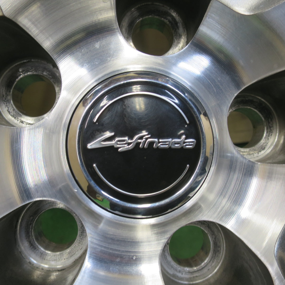 バリ溝！キレイ！9分◎40系 アルファード 等 225/60R18 スタッドレス ダンロップ ウインターマックス 03 Lefinada レフィナーダ 18インチ PCD120/5H◎6070901イス