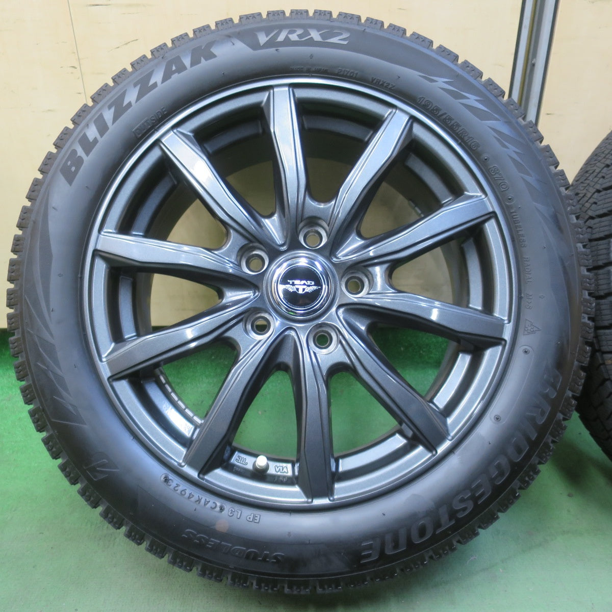 バリ溝！23年！キレイ！9.5分◎スタッドレス 195/55R16 ブリヂストン ブリザック VRX2 TEAD テッド 16インチ PCD114.3/5H◎6101305イス