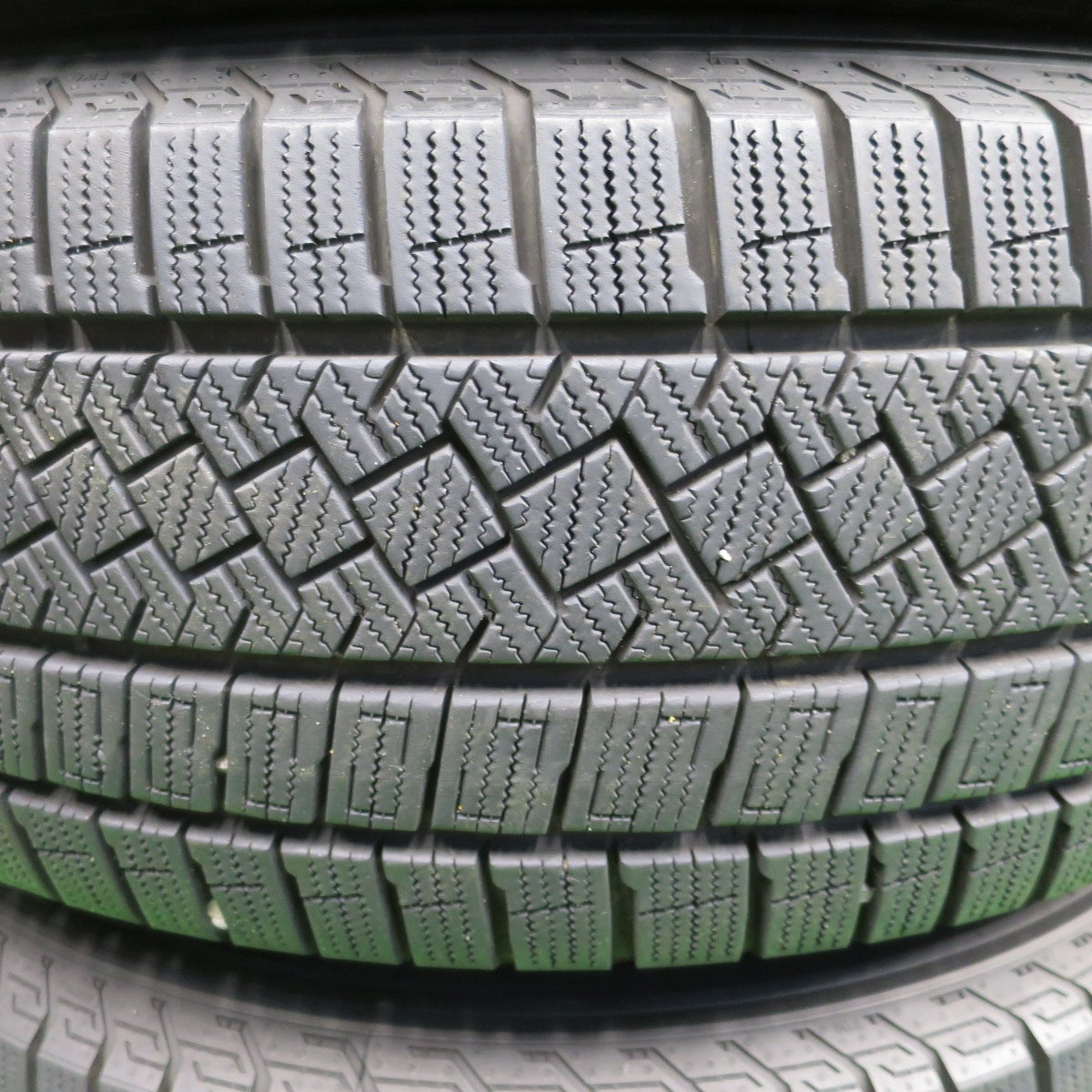 バリ溝！24年！キレイ！9.5分★スタッドレス 235/60R18 ピレリ アイスゼロ アシンメトリコ ALIA CLIMATE アリア クライメイト 18インチ PCD114.3/5H★5112903NKス