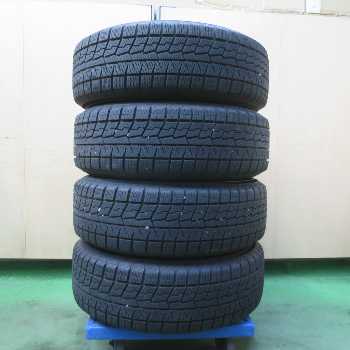 バリ溝！25年！キレイ！ほぼ10分★スタッドレス 195/65R15 ヨコハマ アイスガード iG70 MANARAY マナレイ 15インチ PCD114.3/5H★6041405イス