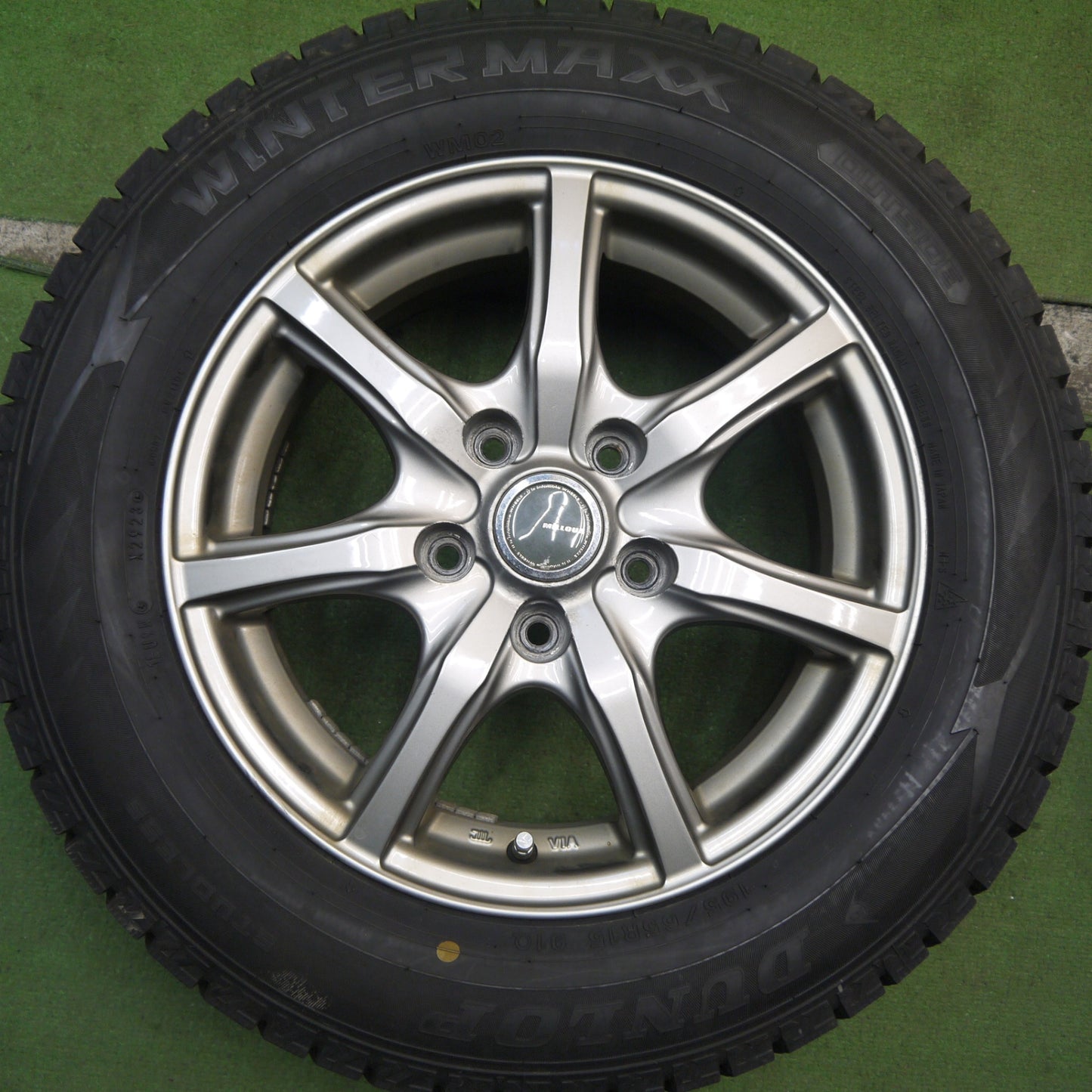 バリ溝！23年！9.5分以上★スタッドレス 195/65R15 ダンロップ ウインターマックス WM02 MiLLOUS ミルアス 15インチ PCD114.3/5H★5080104Hス