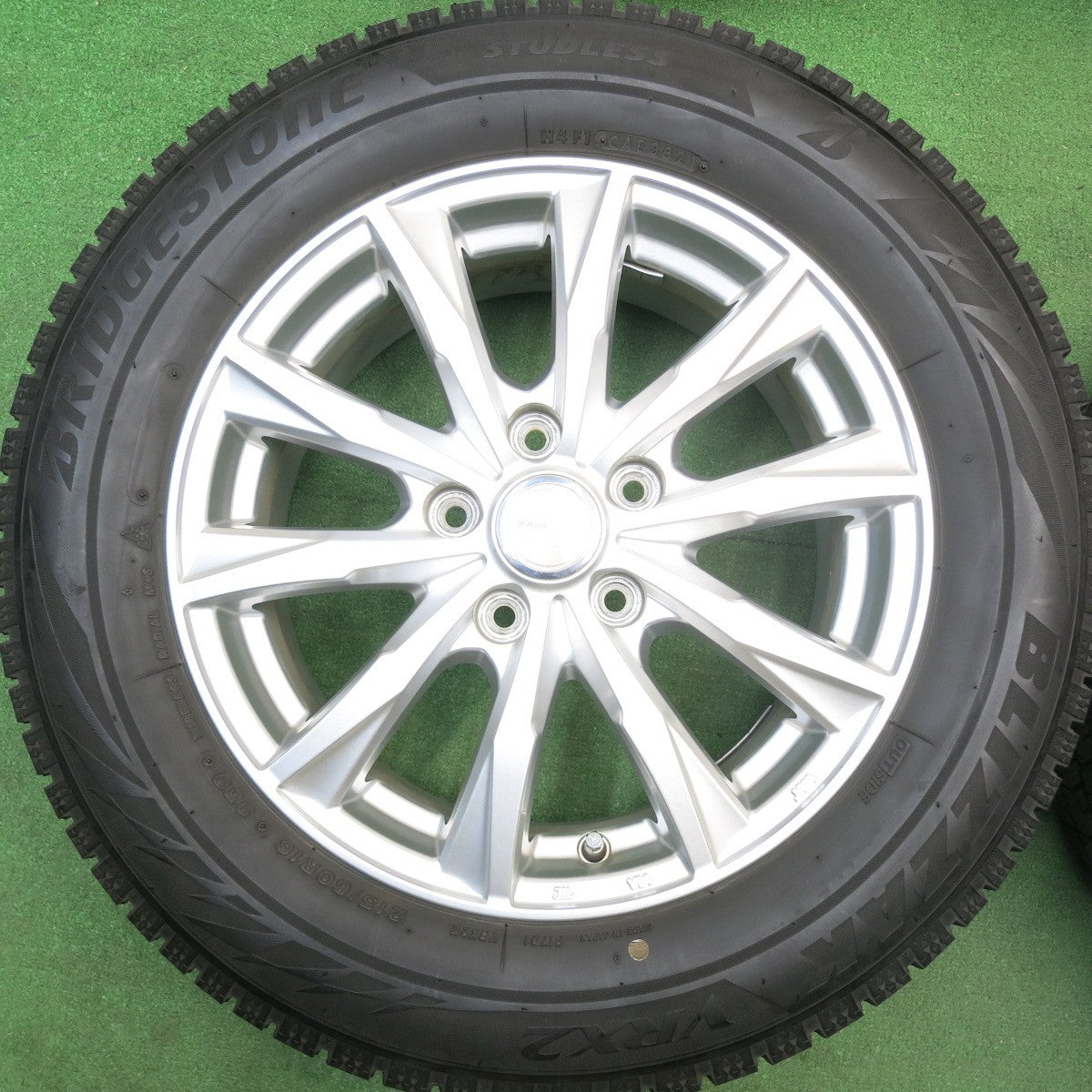 バリ溝！9分★スタッドレス 215/60R16 ブリヂストン ブリザック VRX2 JOKER ジョーカー 16インチ PCD114.3/5H★6020509HAス