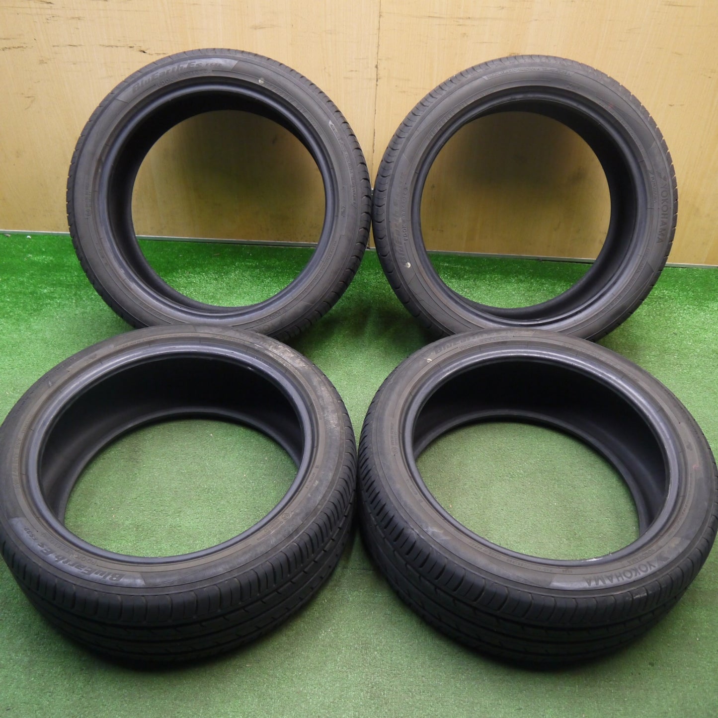 バリ溝！24年！9.5分★215/45R17 ヨコハマ BluEarth-ES ES32 タイヤ ブルーアース 17インチ プリウス ヴォクシー ノア カローラ セレナ 等★6012803Hノタ