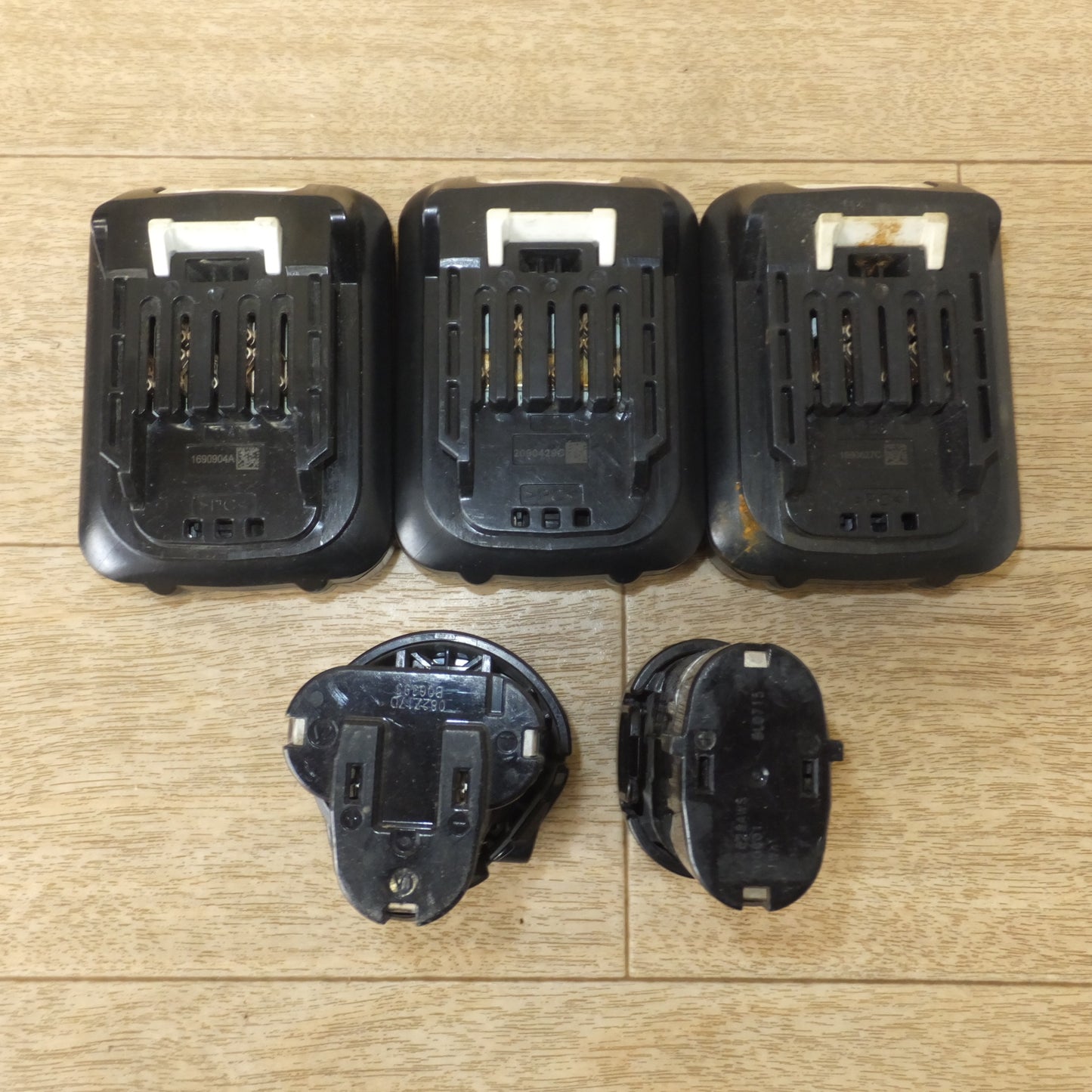 [送料無料] ジャンク★マキタ makita 充電器 DC10WA 3点　バッテリ BL1015 3点　BL1013 BL0715　セット★
