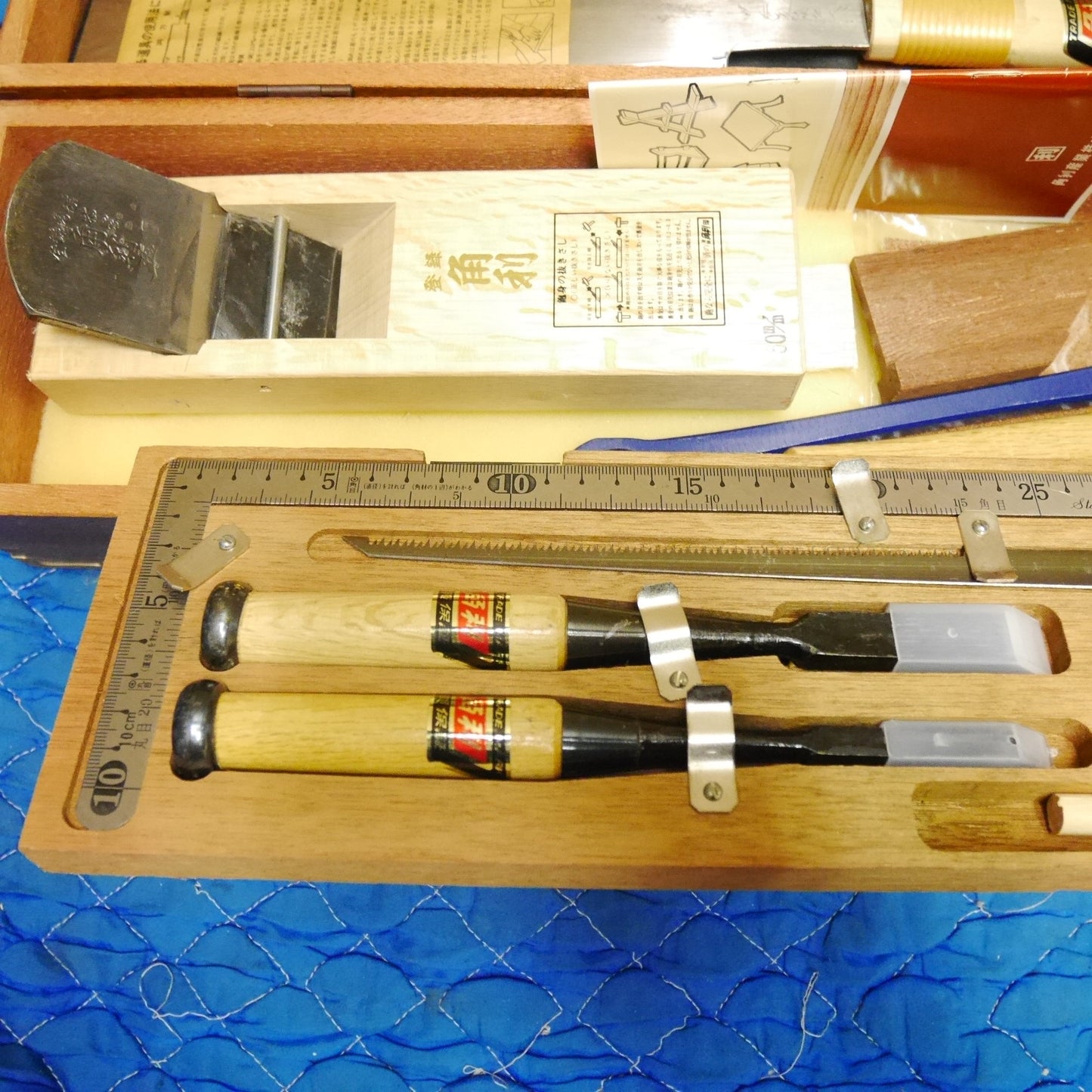 [送料無料] キレイ！まとめ売り！セット☆角利の 大工 道具 セット 入門用 工具 セット ノコギリ カンナ ノミ キリ バール 等 木箱 ケース ハンド ツール☆