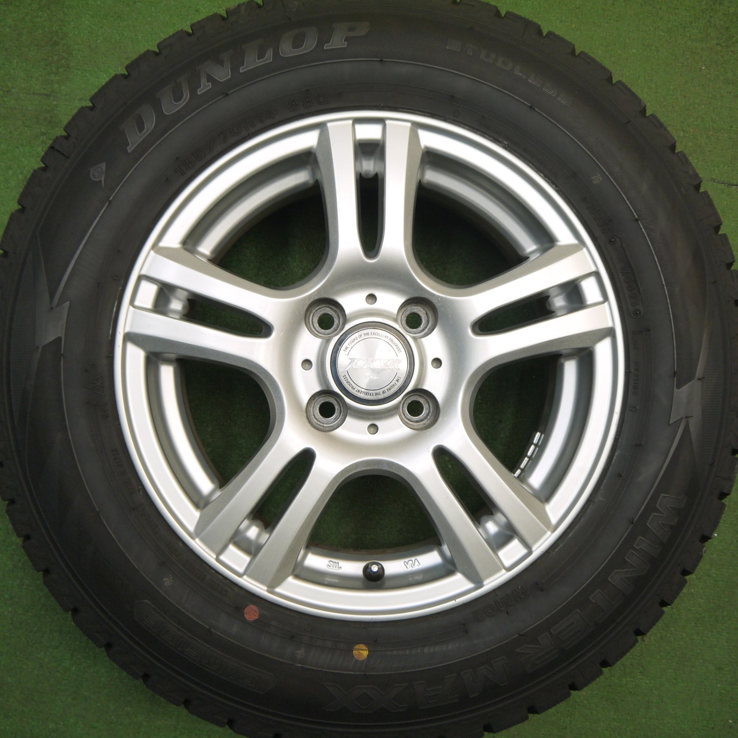 バリ溝！24年！キレイ！ほぼ10分★スタッドレス 185/70R14 ダンロップ ウインターマックス WM02 JOKER ジョーカー 14インチ PCD100/4H★6013004Hス