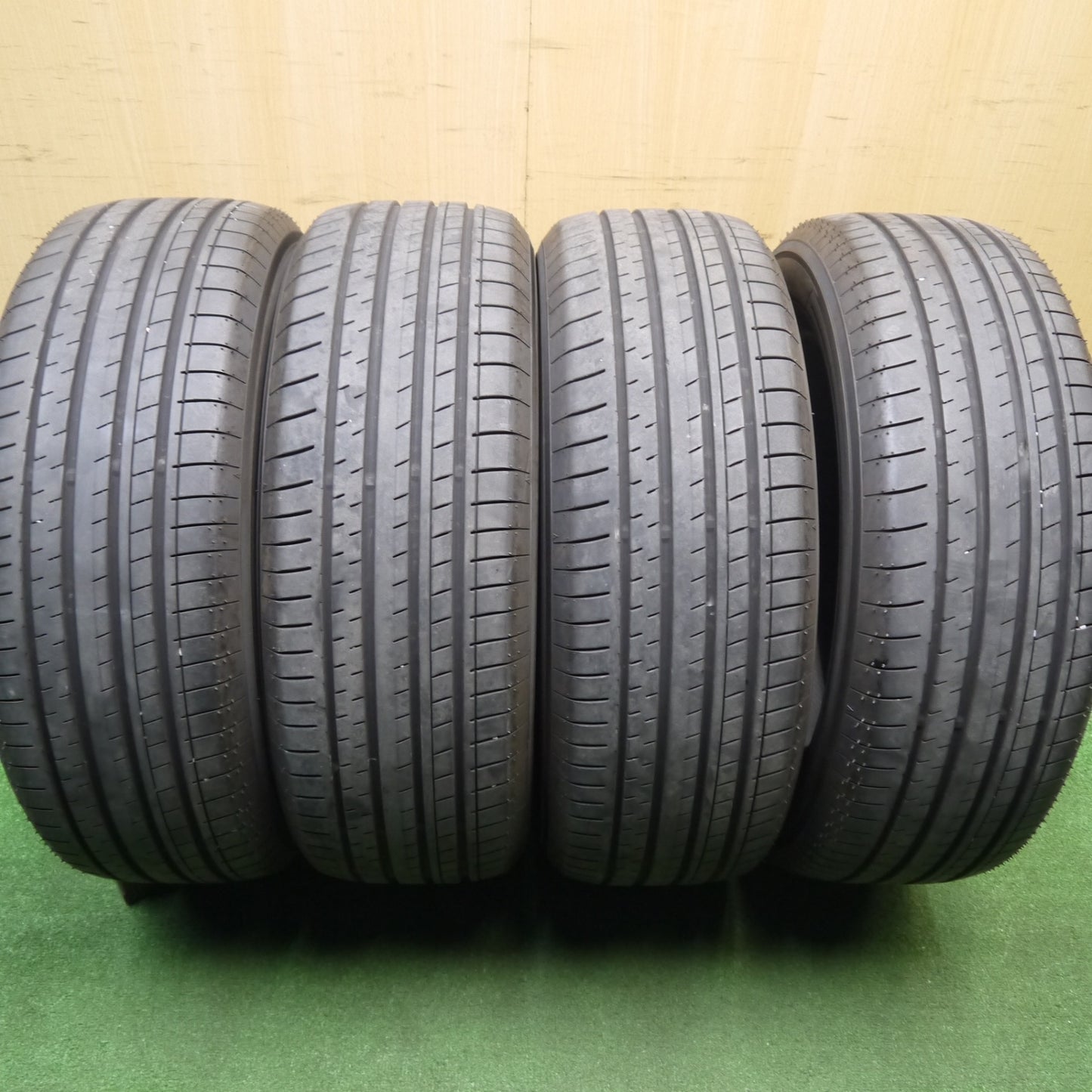 バリ溝！24年！9.5分★225/60R17 ヨコハマ アドバン V61 タイヤ 17インチ レクサス LBX アルファード ヴェルファイア 等★5121701Hノタ