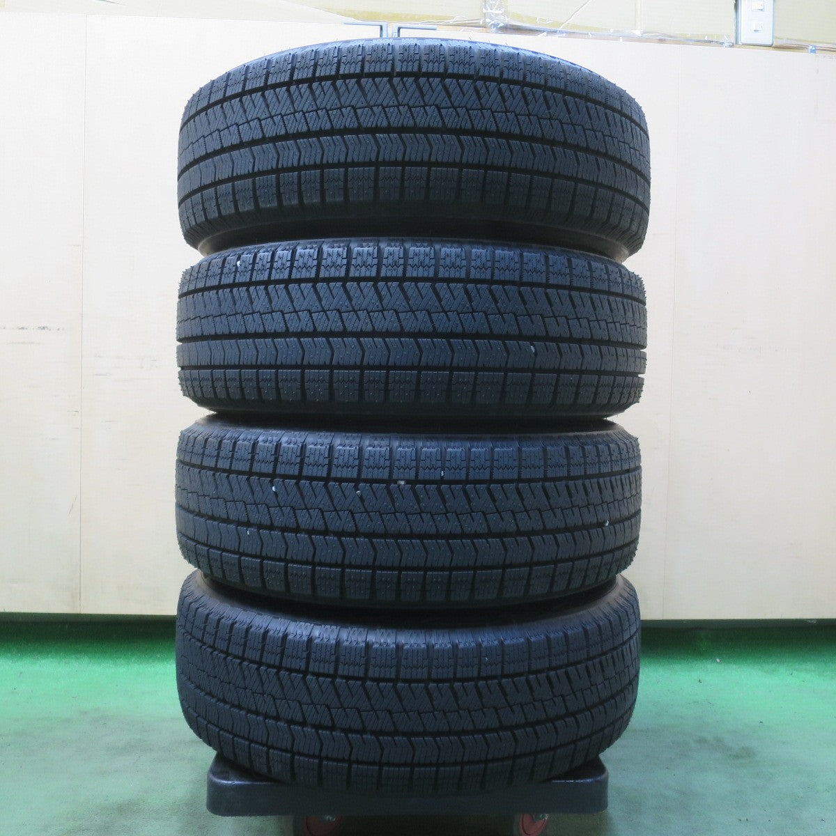 ほぼ未使用！24年★アウディ A1 8X 純正 185/60R15 スタッドレス ブリヂストン ブリザック VRX2 15インチ PCD100/5H★6051302イス