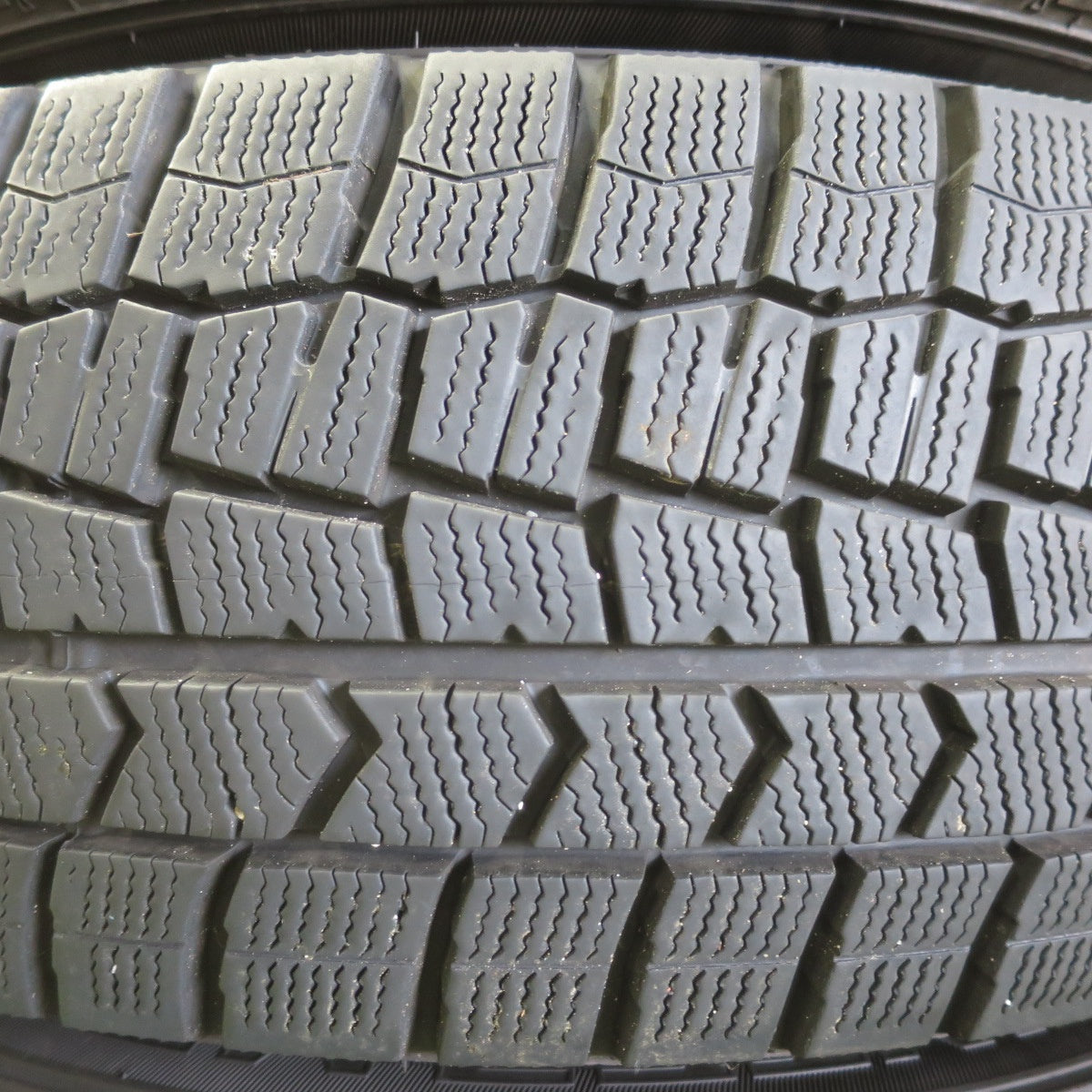 バリ溝！23年！キレイ！9.5分★スタッドレス 225/60R17 ダンロップ ウインターマックス WM02 F-Direction WM-8 17インチ Fディレクション PCD114.3/5H★5050510イス