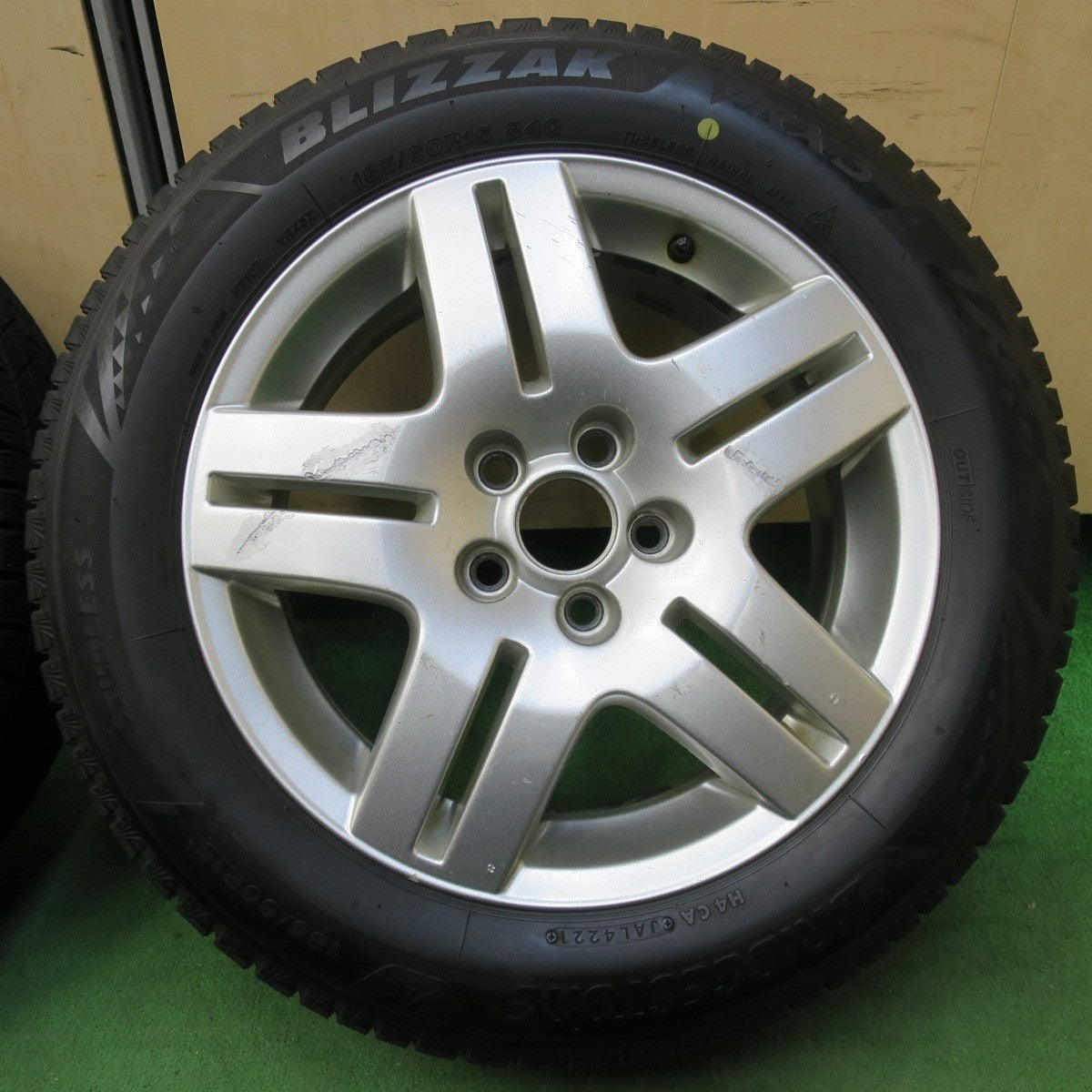 バリ溝！21年！9分★VW ワーゲン ゴルフ 4 純正 185/60R15 スタッドレス ブリヂストン ブリザック VRX3 15インチ PCD100/5H★5020312イス