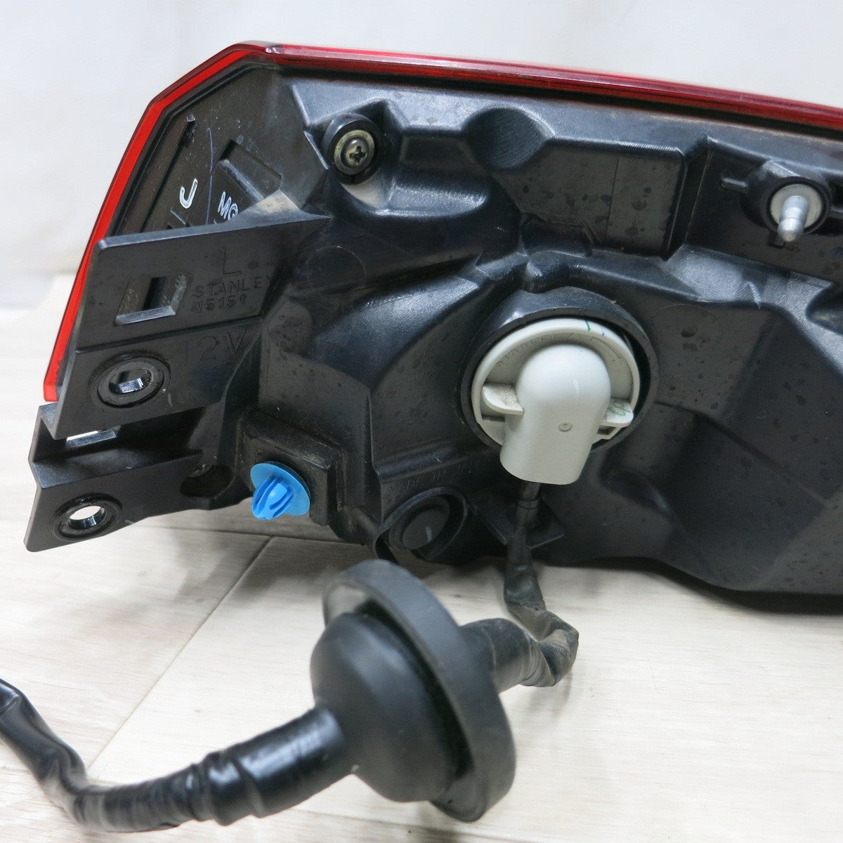 [送料無料] キレイ!左右セット◆日産 スカイライン SKYLINE V37 純正 テール ライト ランプ STANLEY W5151◆