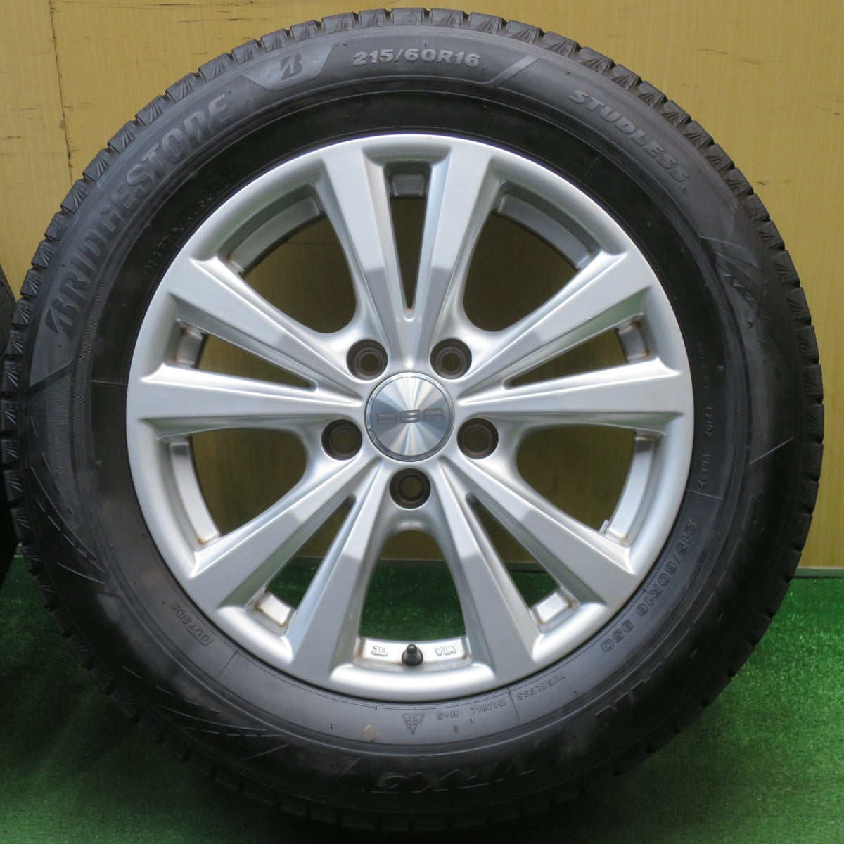 バリ溝！22年！キレイ！9.5分★ワーゲン 等 AGA Dorf 215/60R16 スタッドレス ブリヂストン ブリザック VRX3 ドルフ 16インチ PCD112/5H★6021903NJス